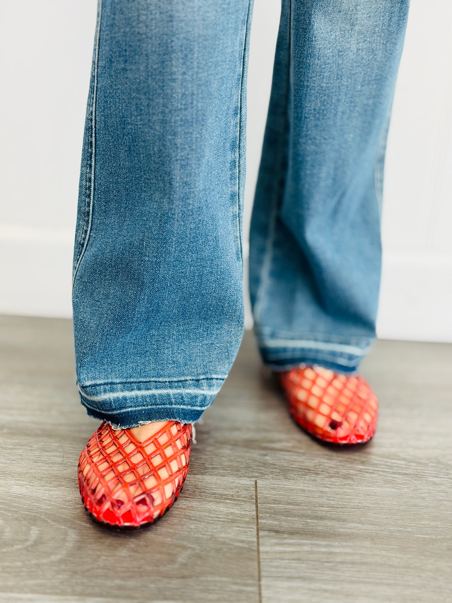 Judy Blue Pull Me Closer Tummy Control Jeans (Reg. and Plus)
