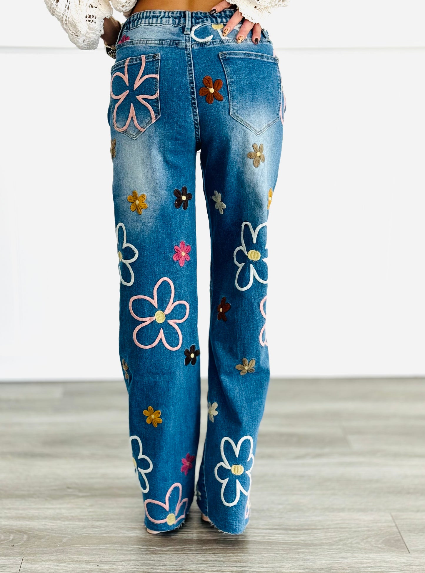 Floral Embroidered Denim Pants (Reg.)