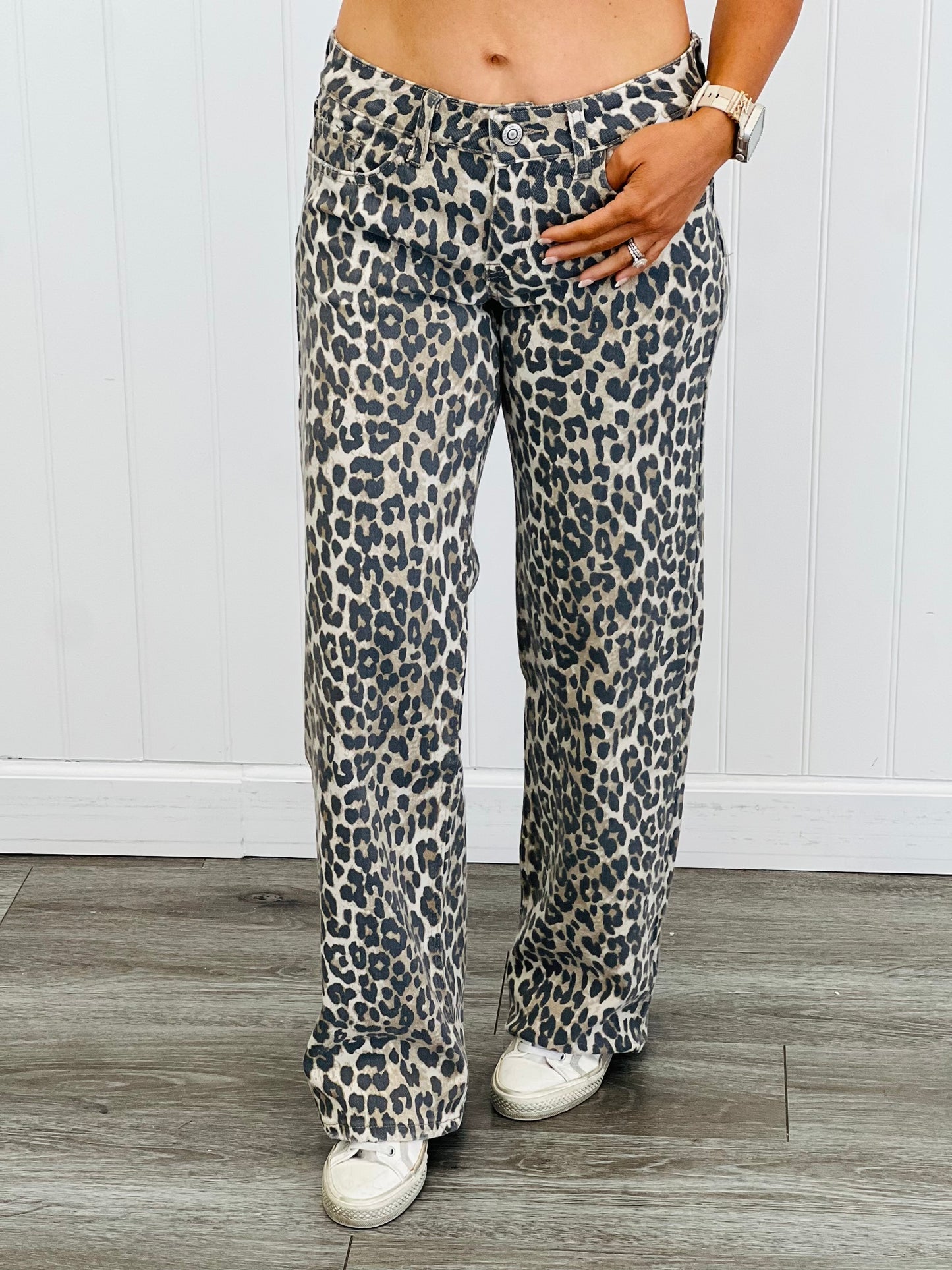 Light Cheetah Low Rise Wide Leg Jeans (Reg.)