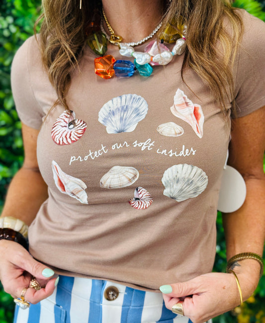 Cocoa Seashell Graphic Baby Tee (Reg.)