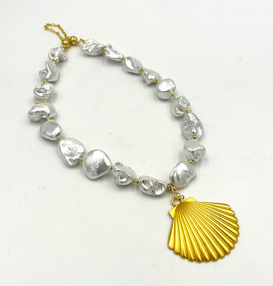 The Pearly Seashell Necklace