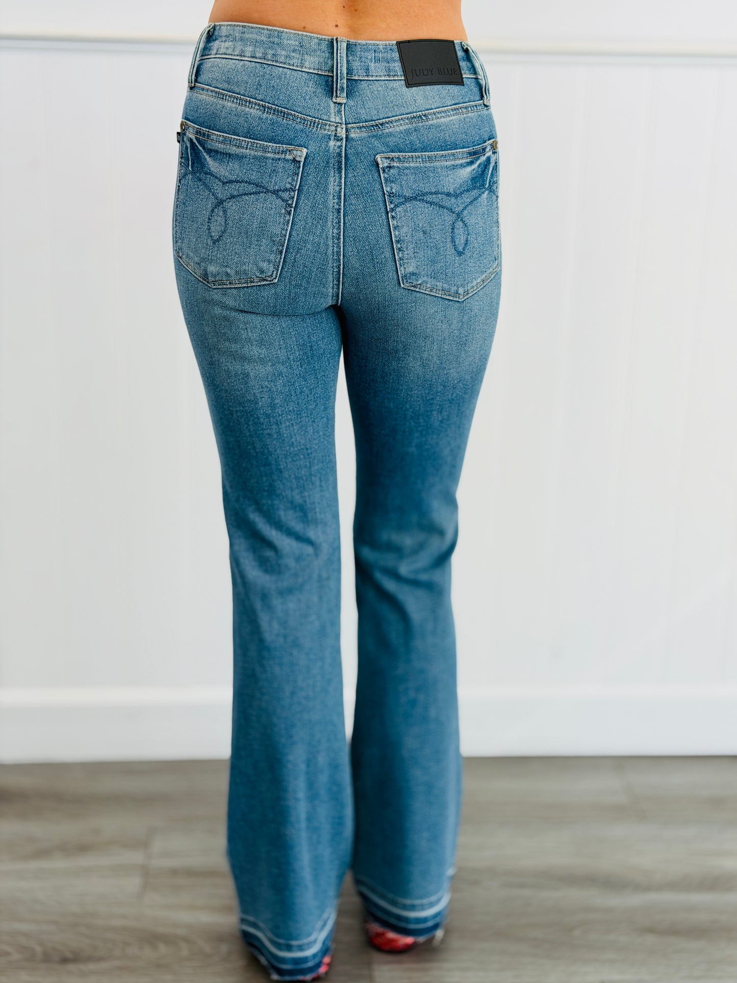 Judy Blue Pull Me Closer Tummy Control Jeans (Reg. and Plus)