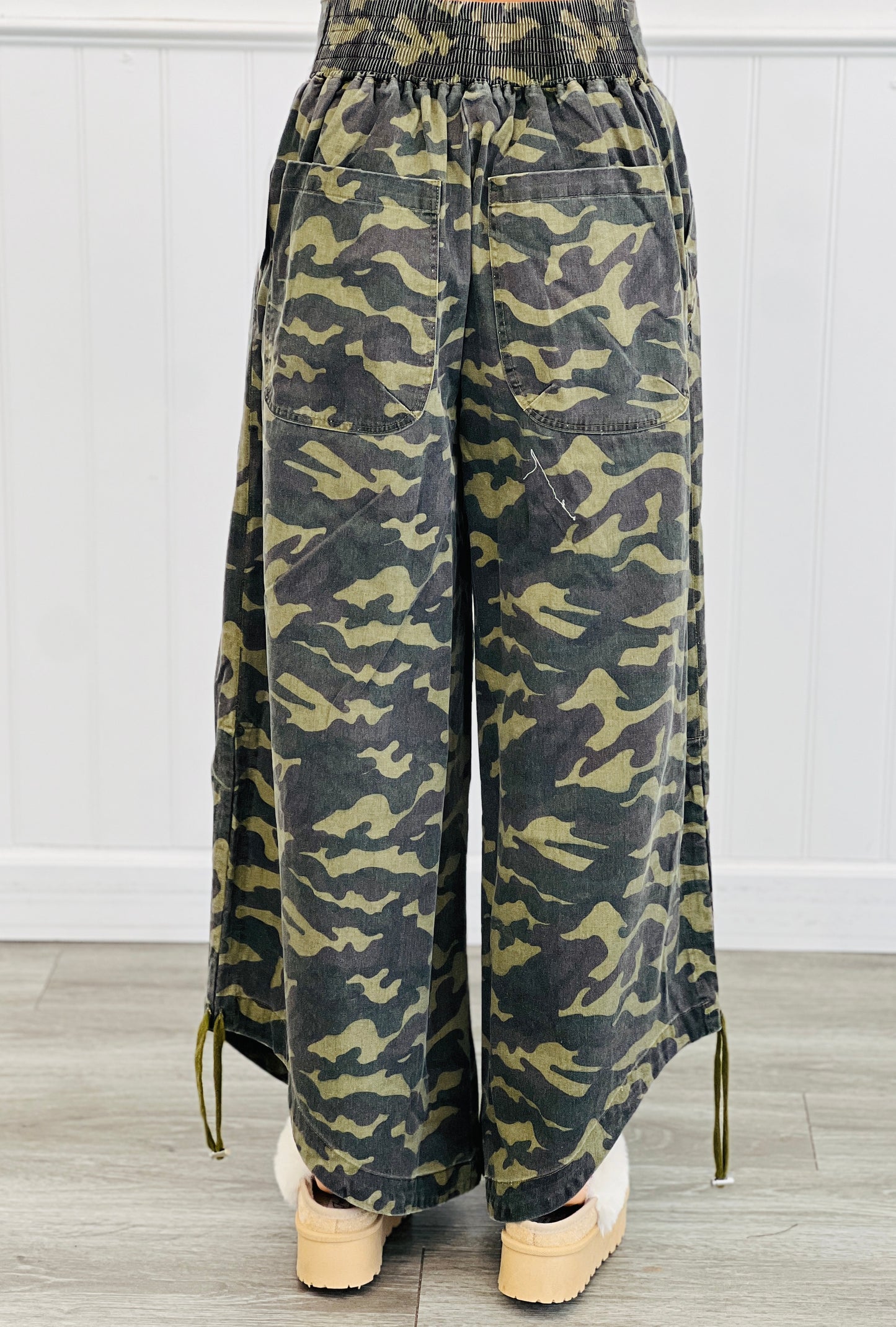Ruched Side Camo Print Pants (Reg.)