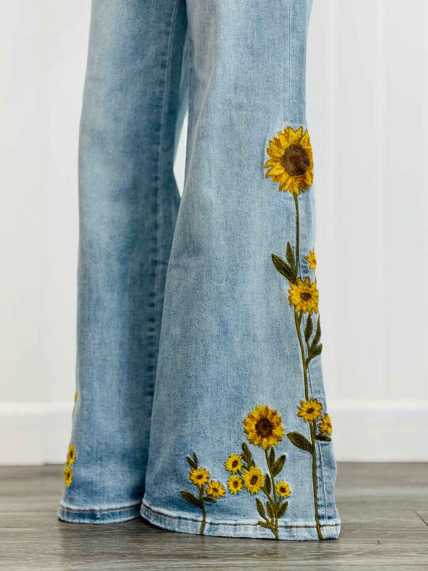 Oli & Hali Sunflower Embroidered Pants (Reg.)