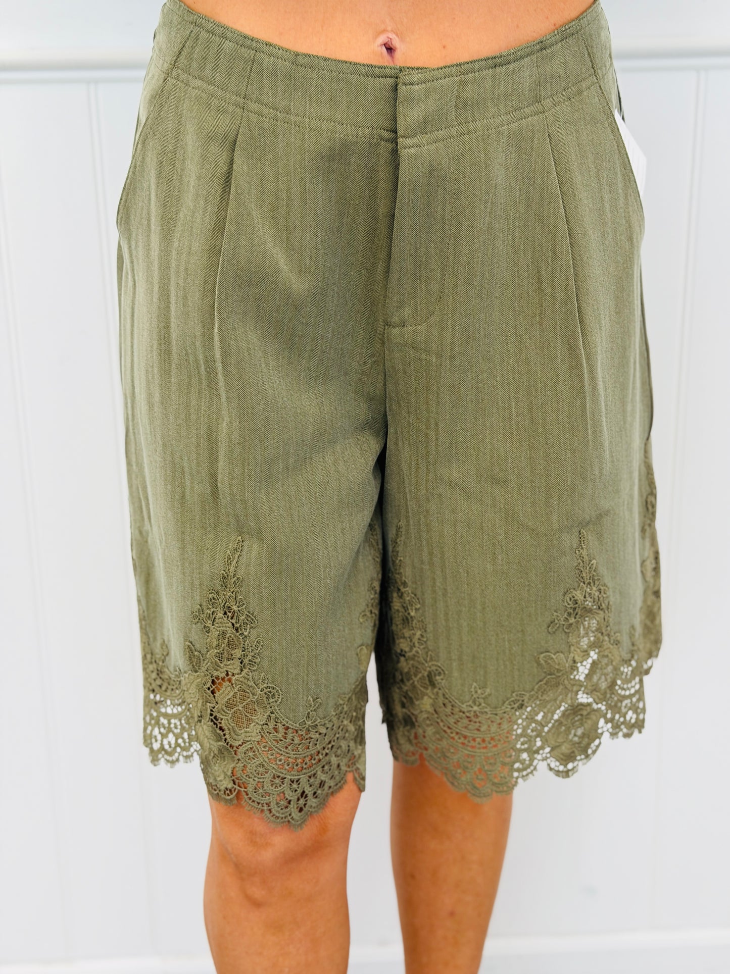 Olive Lace Detailed Long Shorts (Reg.)
