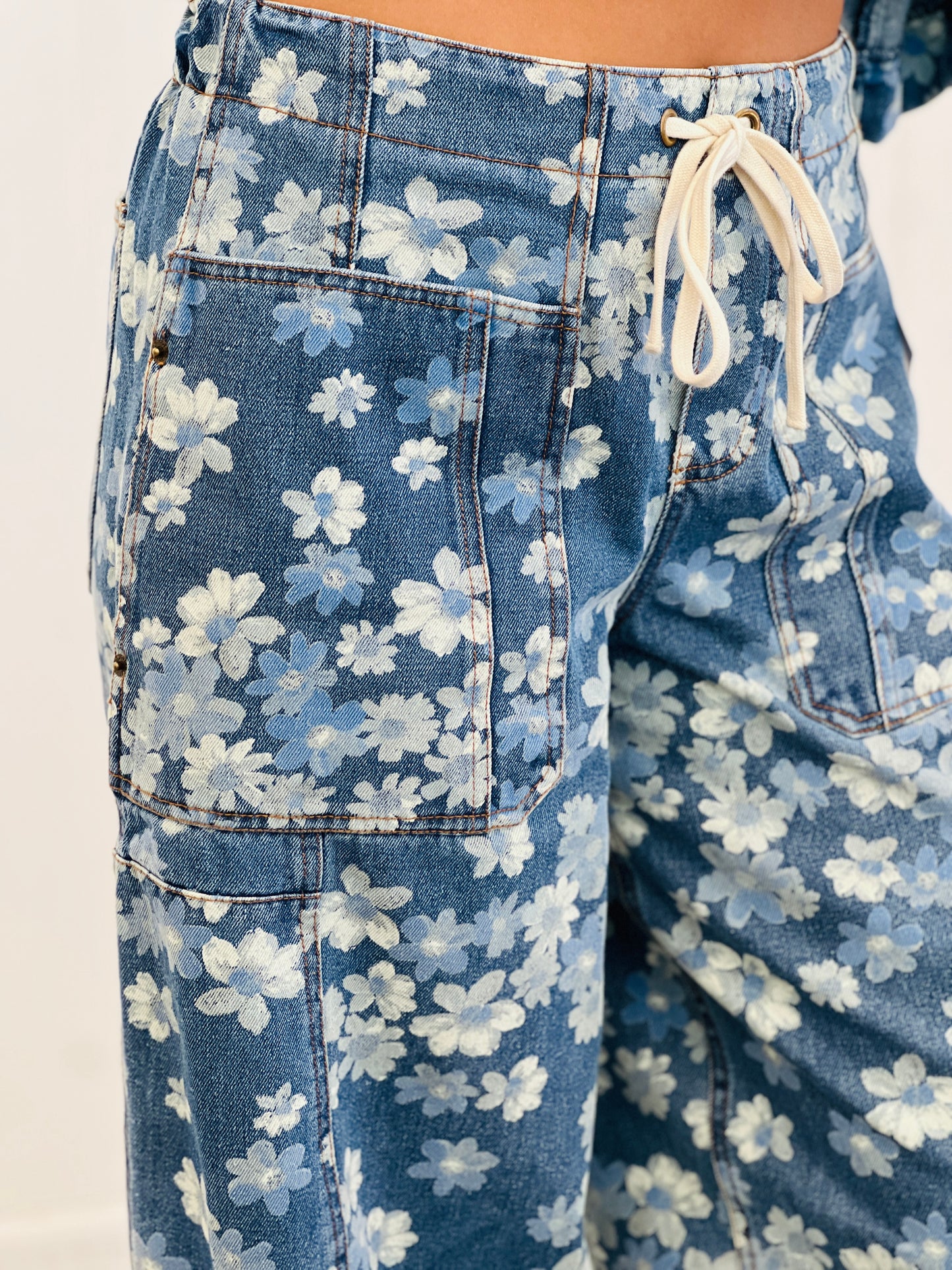 Blue Denim Floral Cropped Barrel Pants (Reg.)