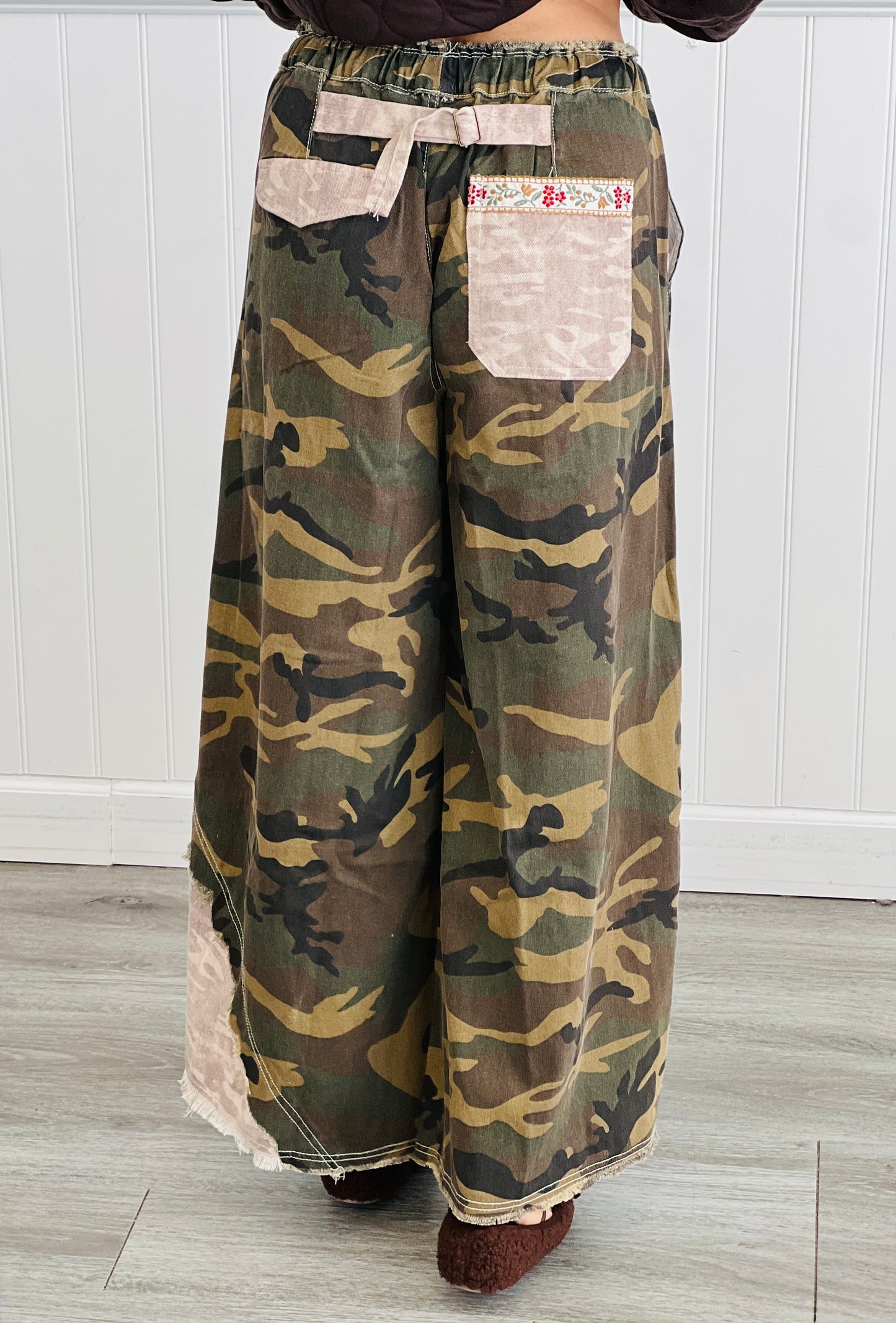 POL Olive Camo Floral Trim Baggy Pants (Reg.)