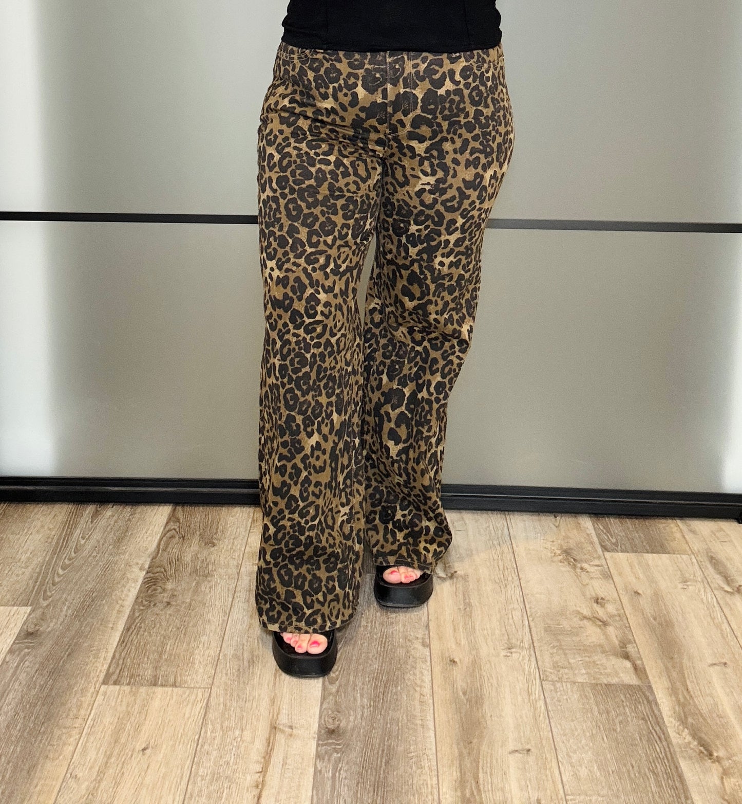 Judy Blue Hear Me Roar Wide Leg Leopard Jeans (Reg. and Plus)