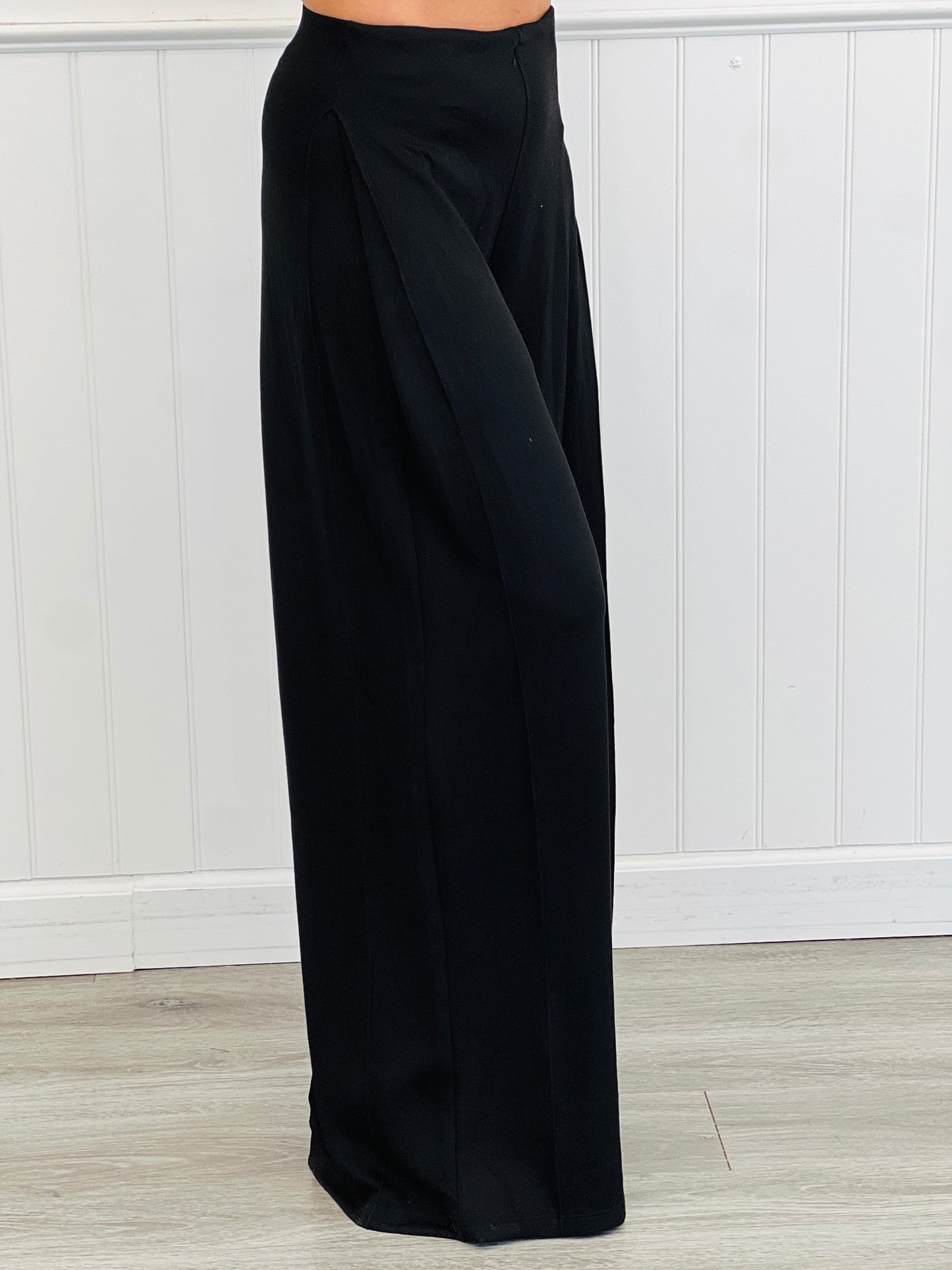 Black Sleeveless Zip Up Top & Pants Set (Reg.)
