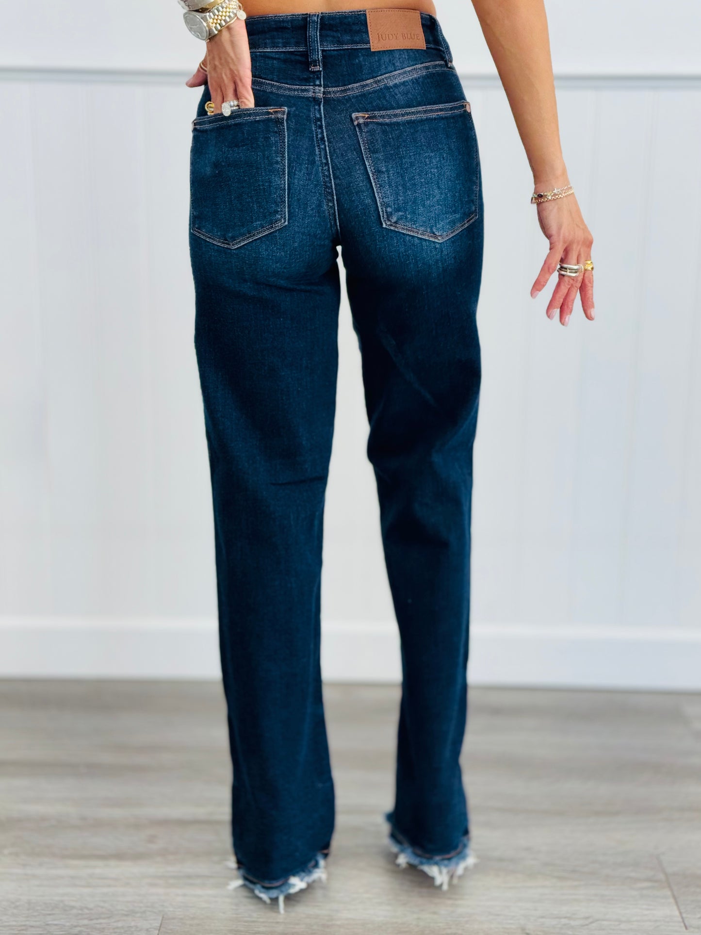 Judy Blue Walk It Out Straight Jeans (Reg. & Plus)