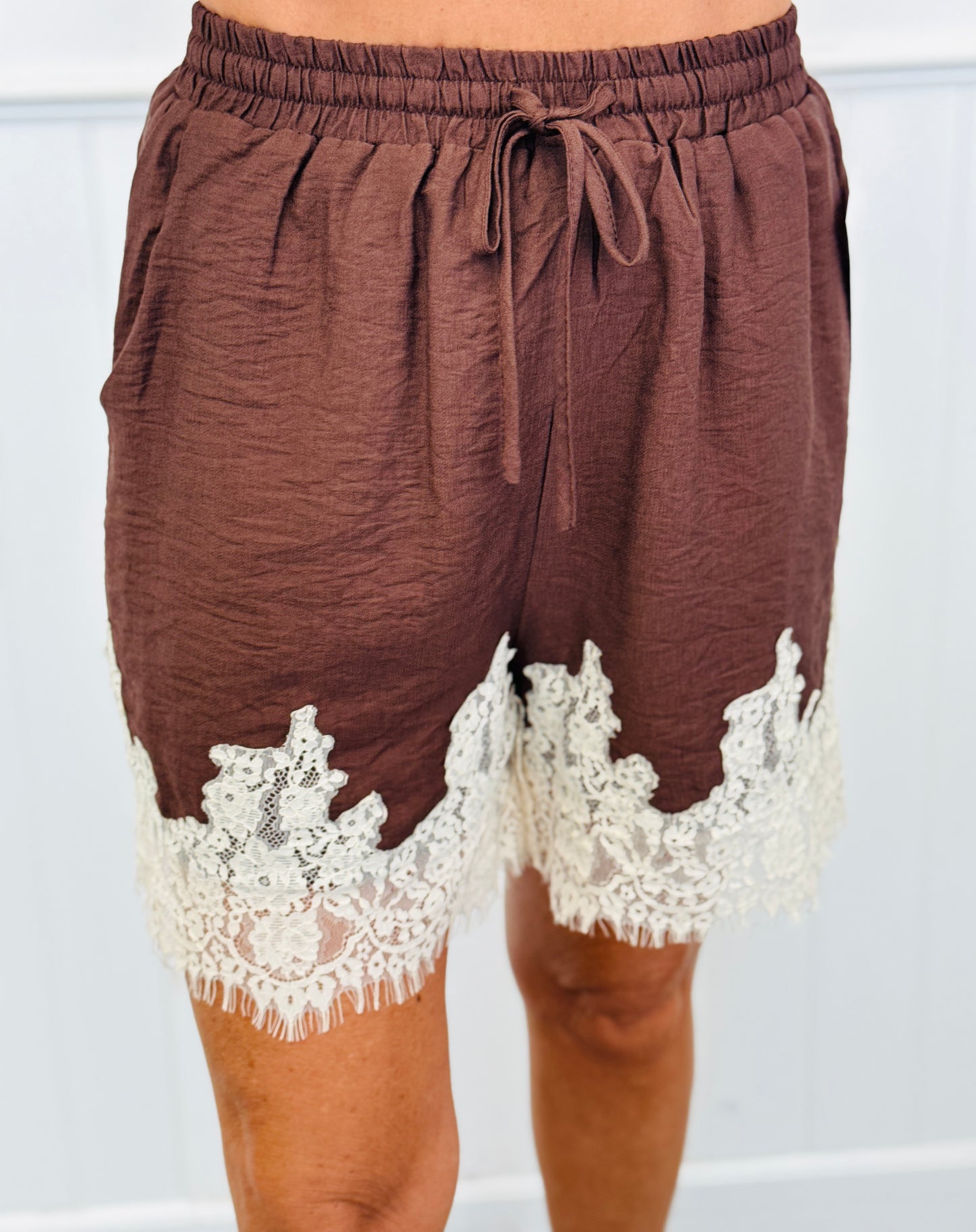 Scallop Lace Trim Solid Shorts (Reg.)-2 Colors