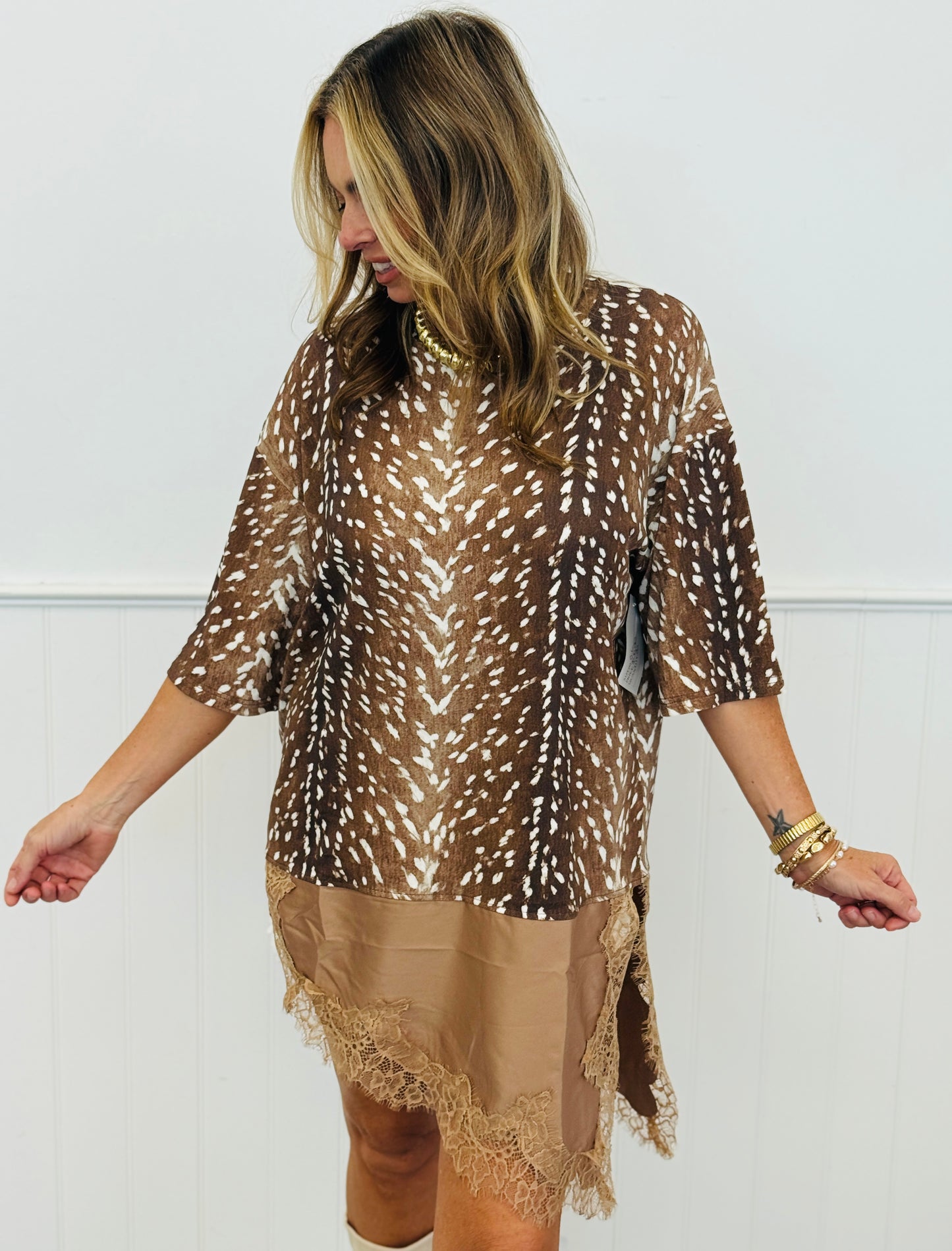 Camel Deer Print Asymmetrical Lace Hem Top (Reg.)