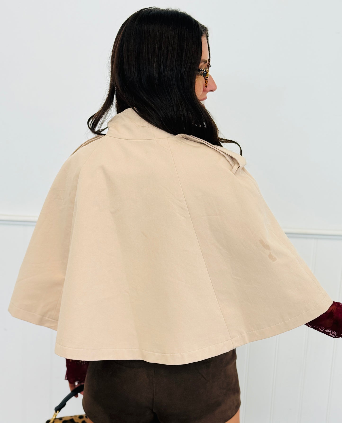 Beige Buckled Collar Short Trench Cape Coat (Reg.)