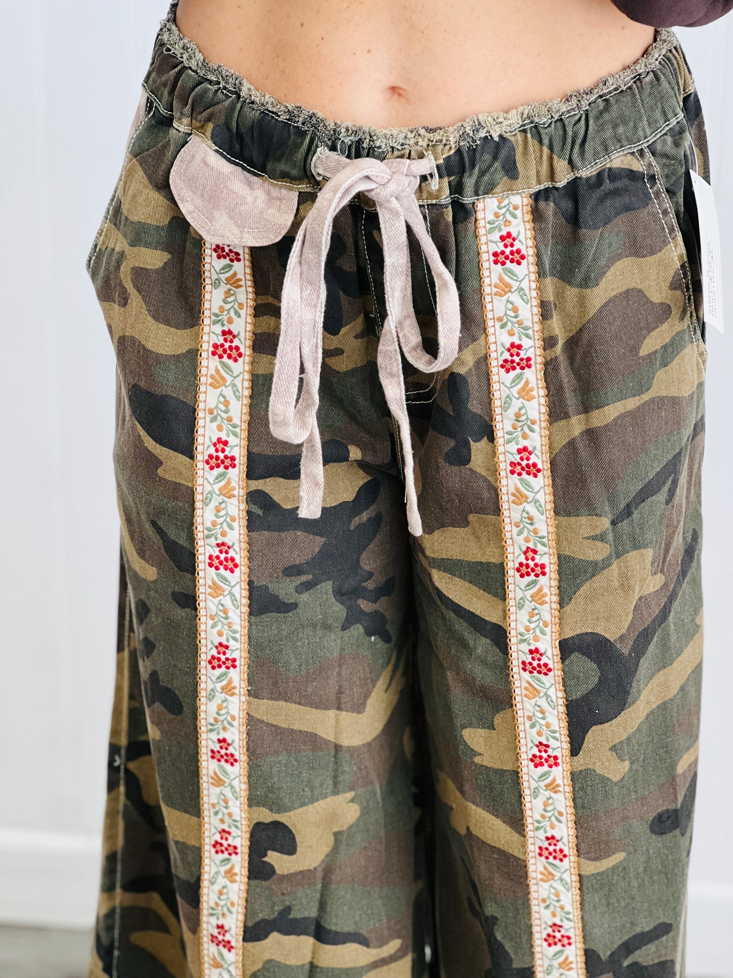 POL Olive Camo Floral Trim Baggy Pants (Reg.)