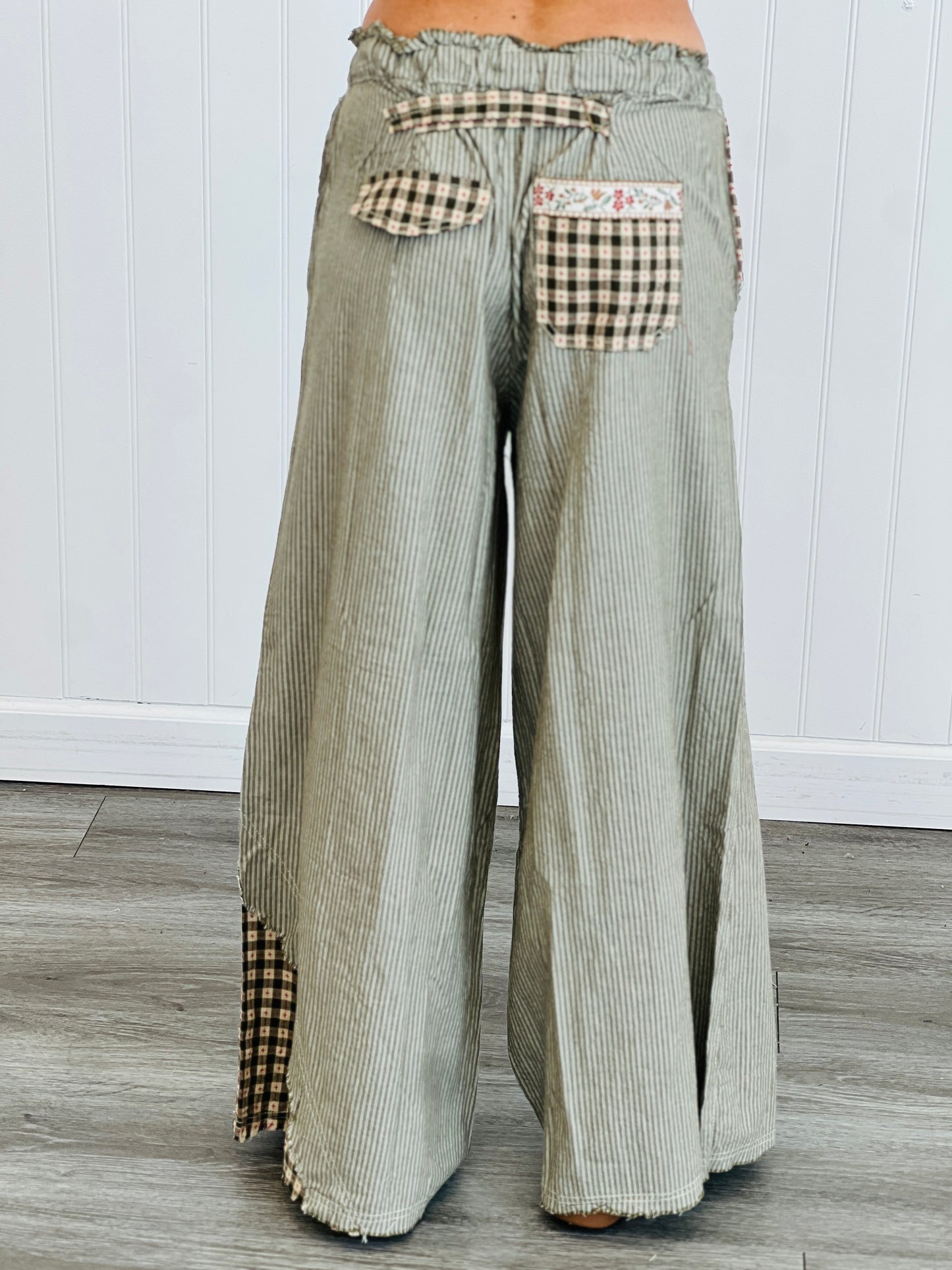 POL Olive Stripe Floral Trim Baggy Pants (Reg.)