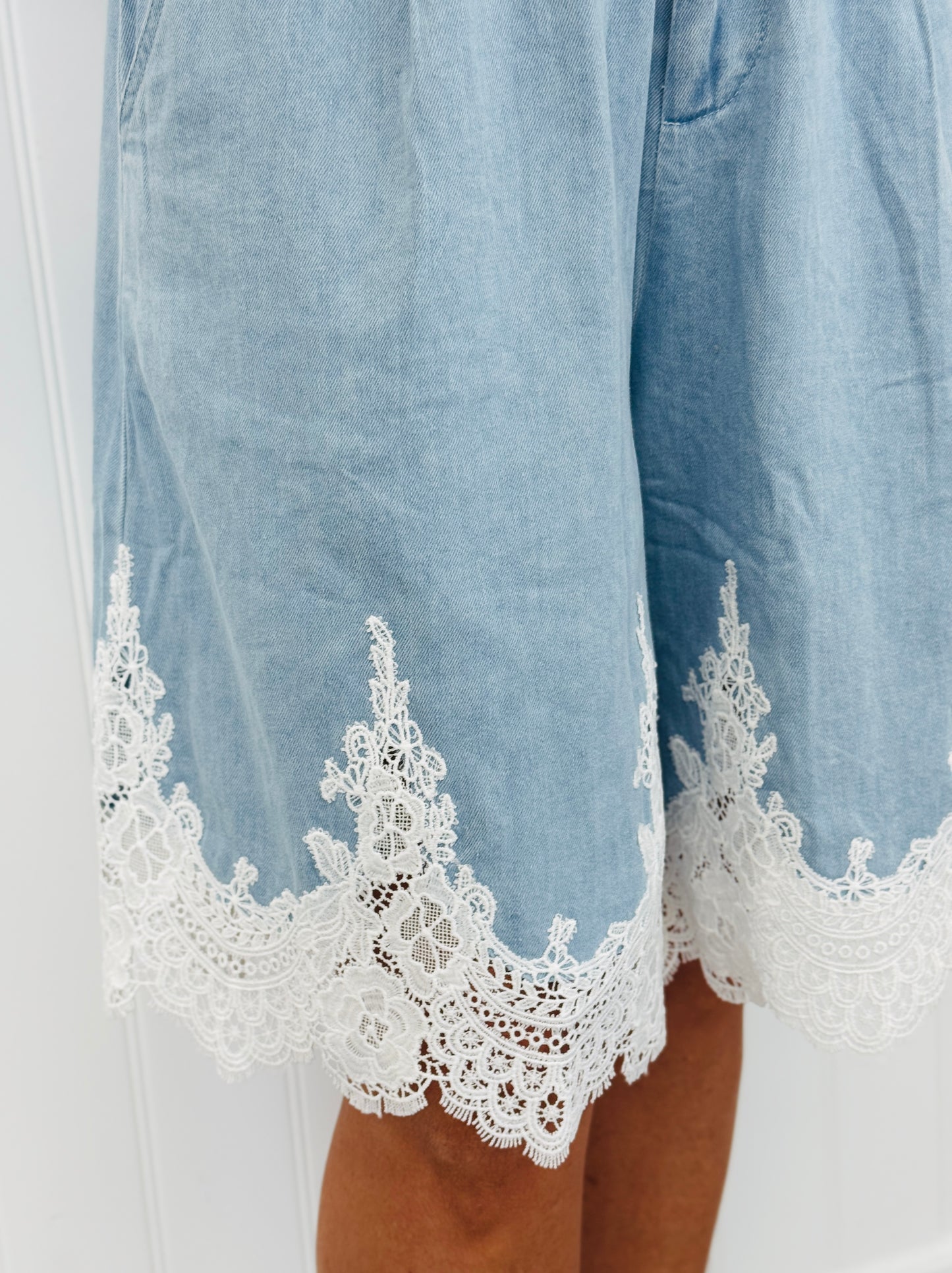 Denim Lace Bermuda Shorts (Reg.)