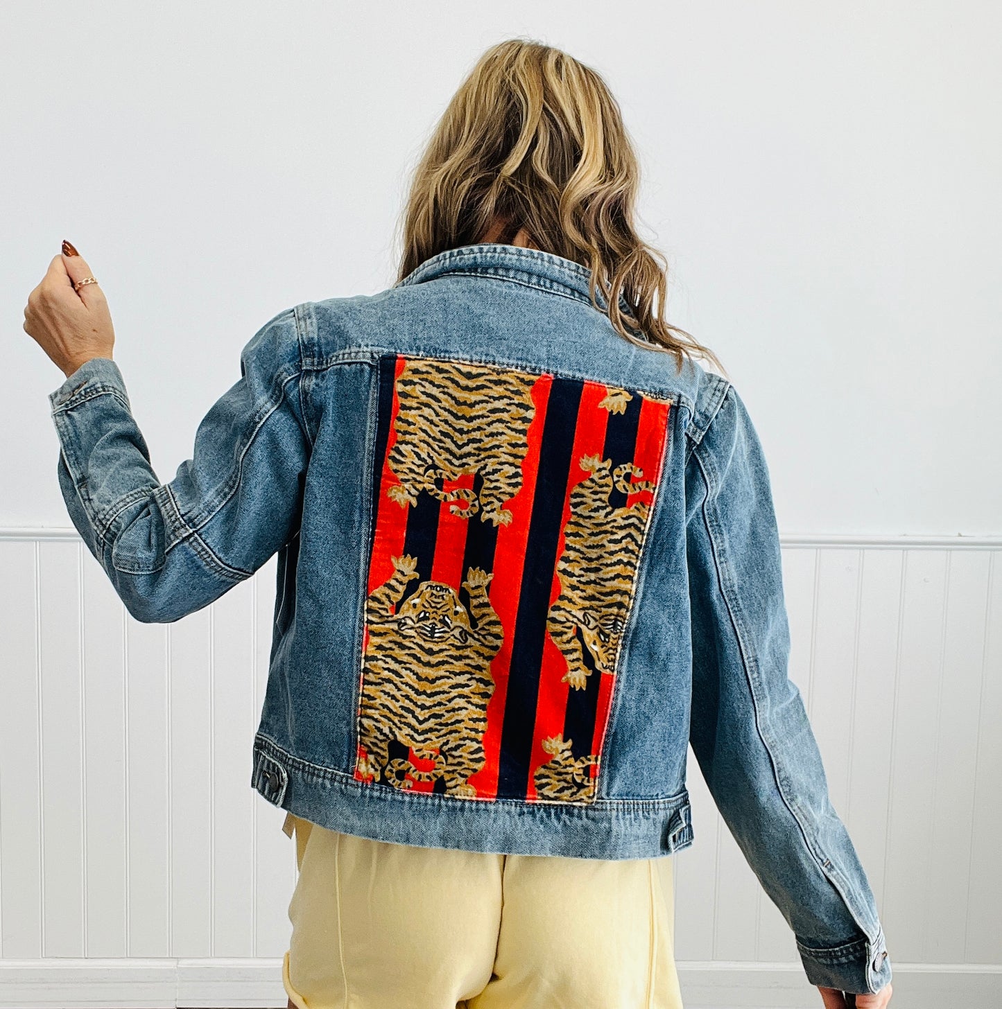 Fitted Denim Back Tiger Graphic Jacket (Reg & Plus)