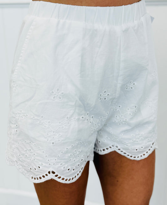 Sea Salt Eyelet Scalloped Shorts (Reg.)