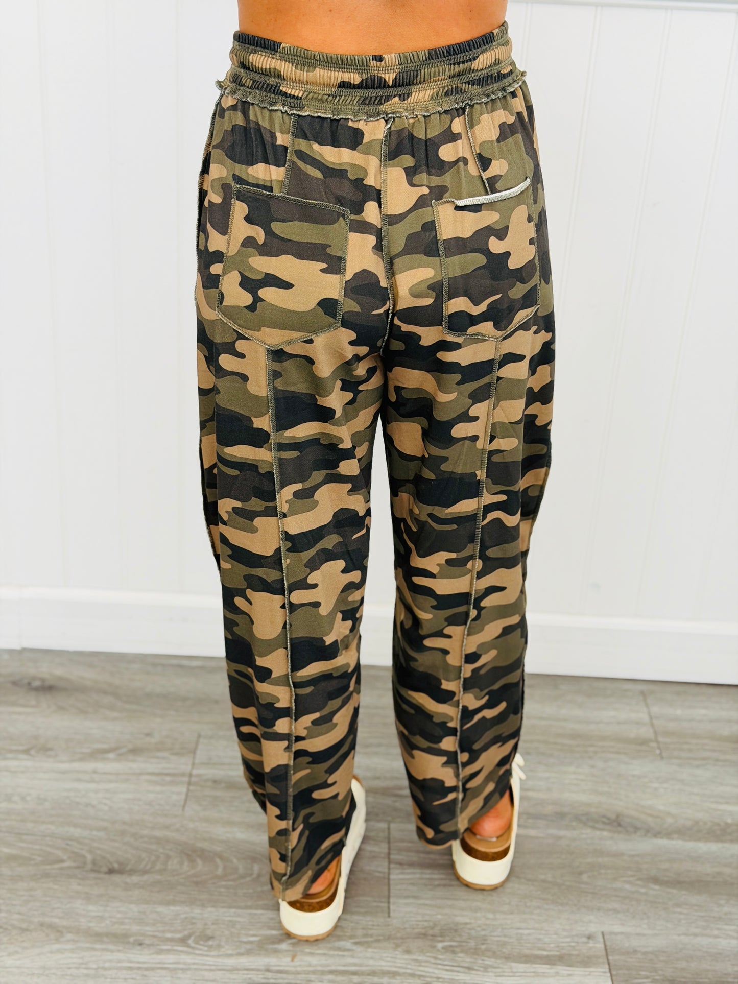 Camouflage Print Utility Barrel Pants (Reg.)