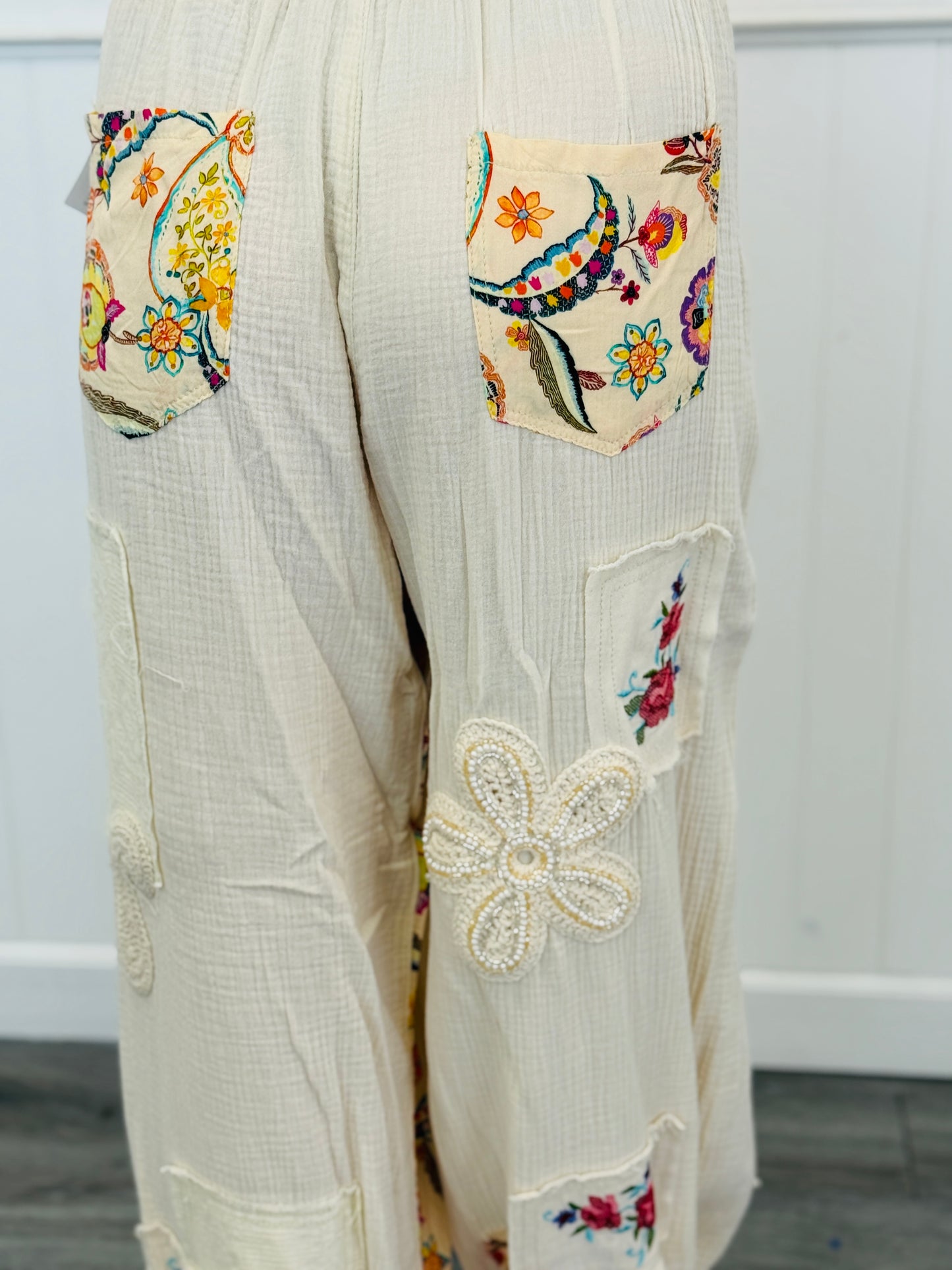 POL Natural Crochet Print Patch Joggers (Reg.)