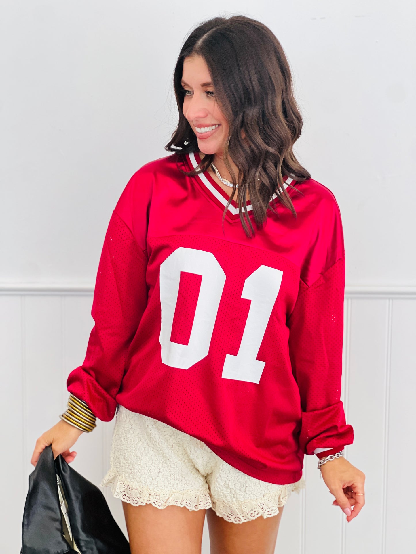 Number 01  LS Graphic V-Neck Top (Reg.)-2 Colors