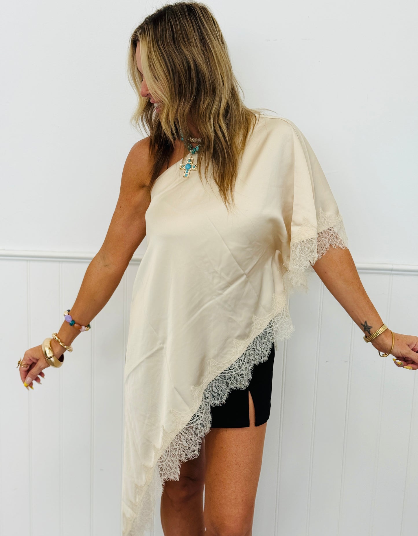 Beige Asymmetrical Lace Hem Blouse (Reg.)