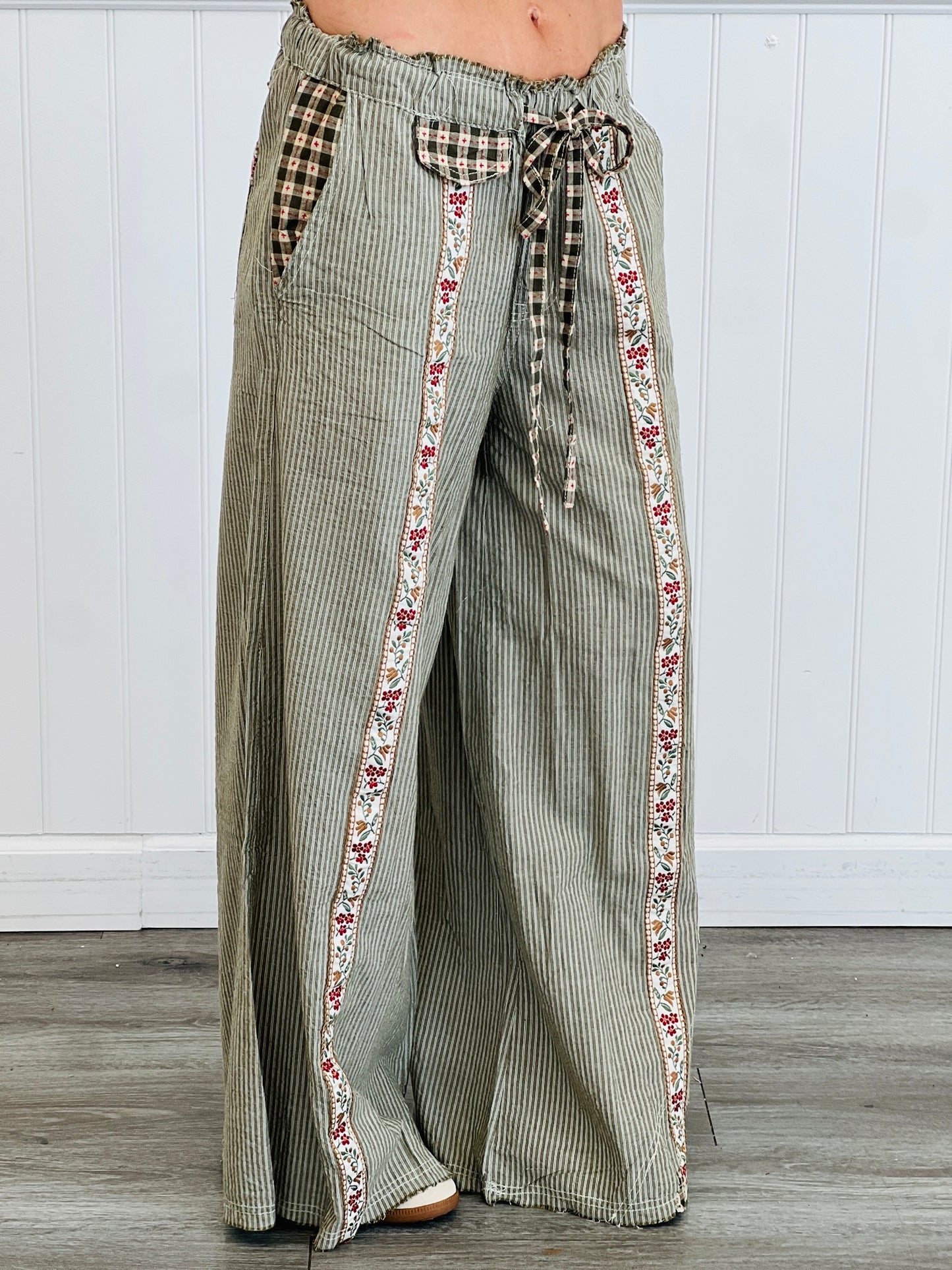 POL Olive Stripe Floral Trim Baggy Pants (Reg.)