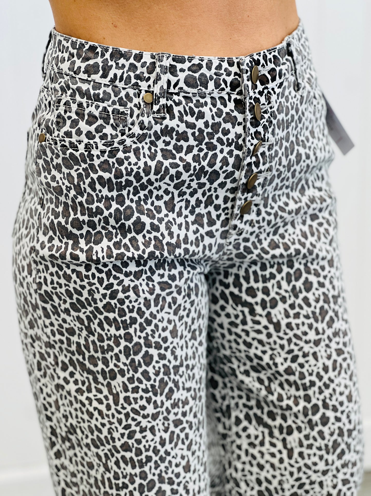 Snow Leopard Washed Stretch Crop Pants (Reg.)