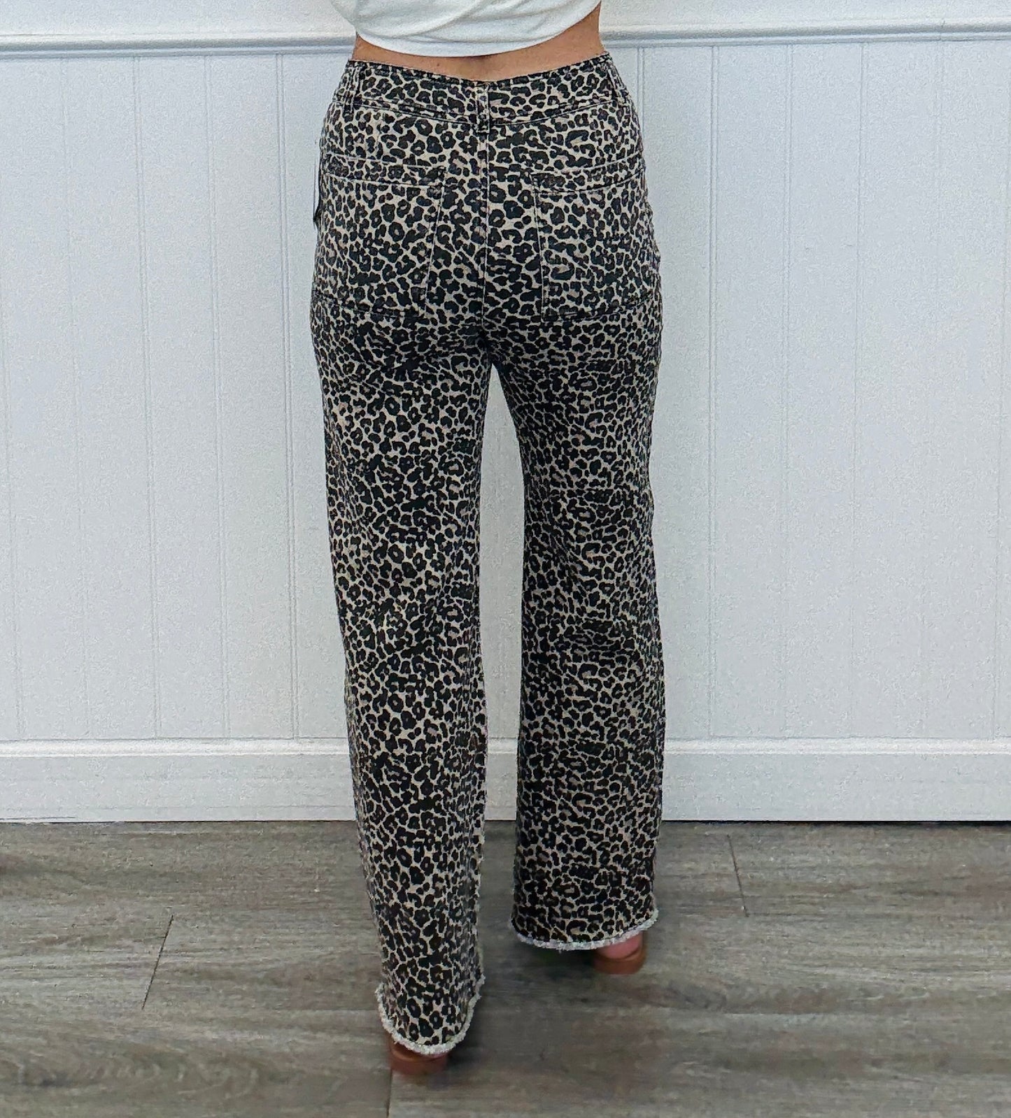 Leopard Raw Edge Hem Flare Jeans (Reg.)