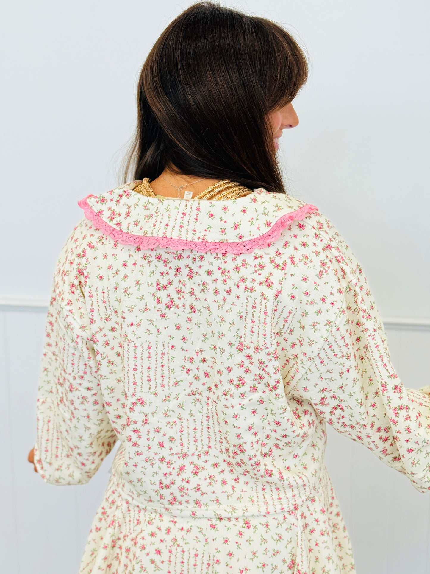 Ditsy Floral Ruffled Collar Sweatshirt (Reg.) - 2 Colors