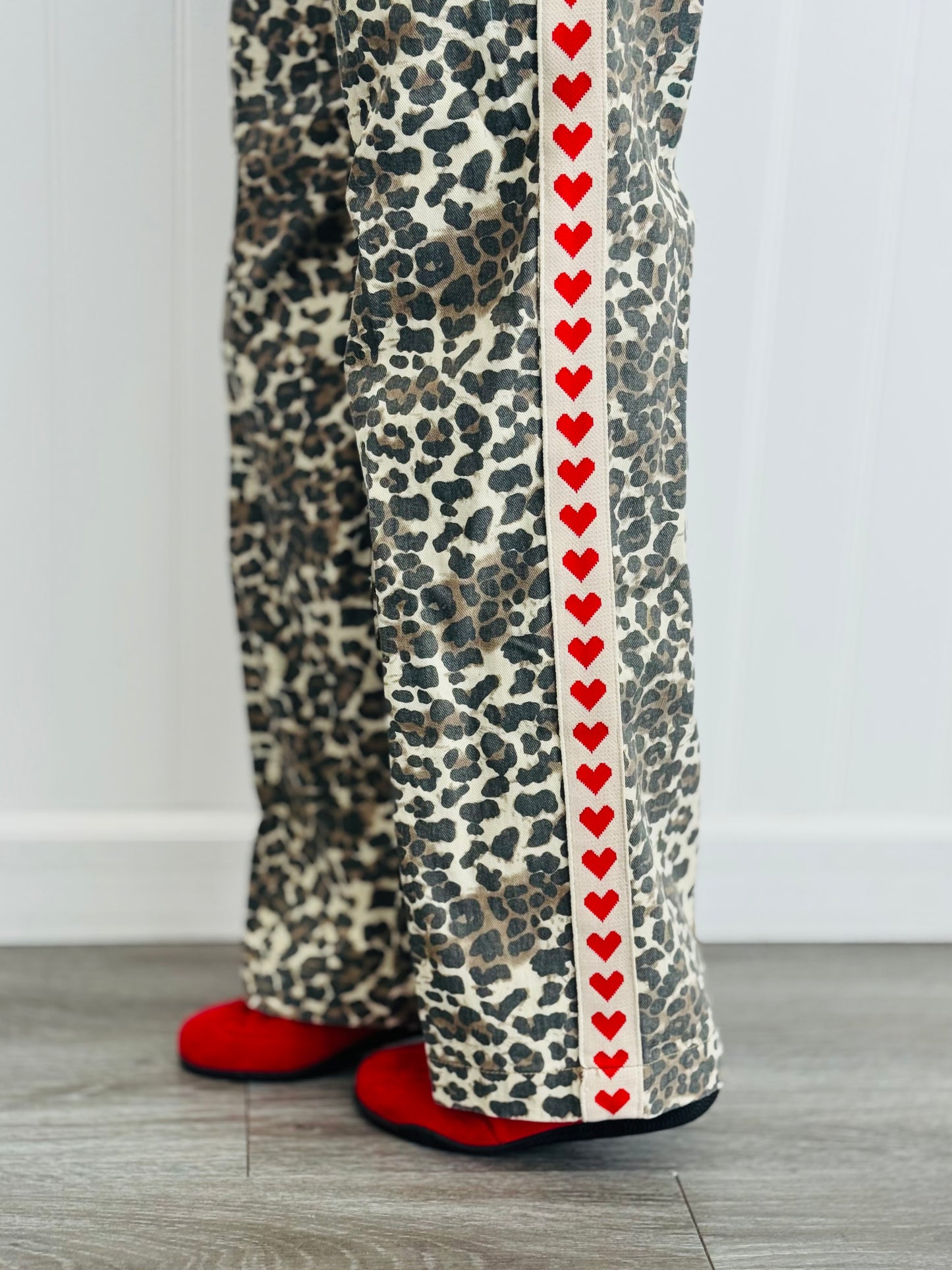 Red Heart Side Stripe Leopard Print Pants (Reg.)