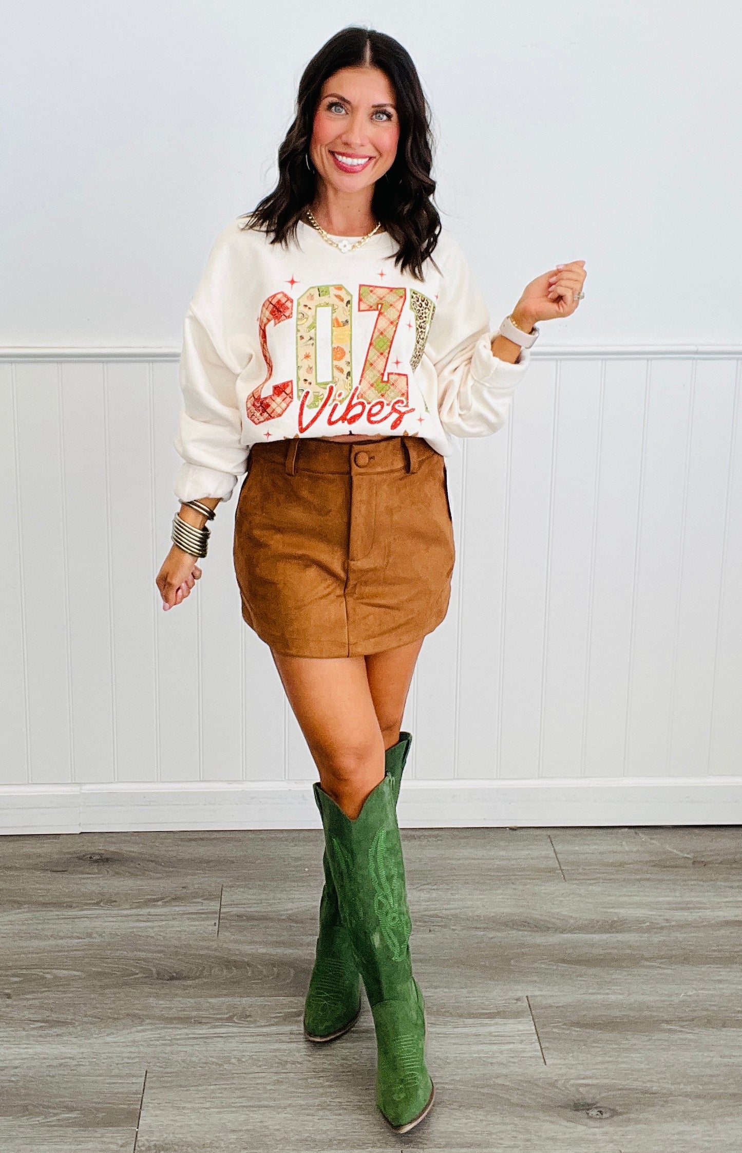 Cream Cozy Vibes Graphic Sweatshirt (Reg.)