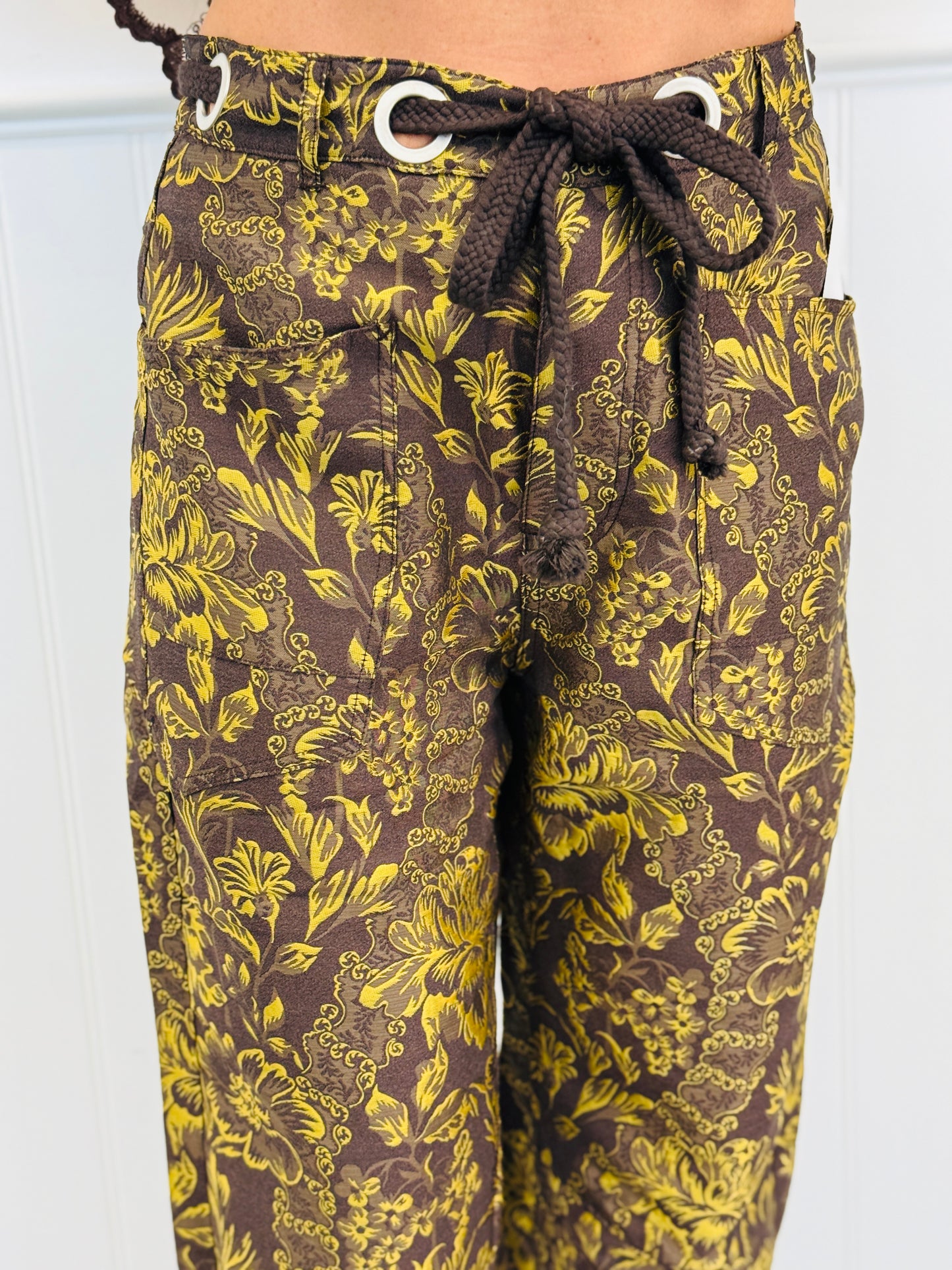 Brown Floral Jacquard Barrel Jeans (Reg.)