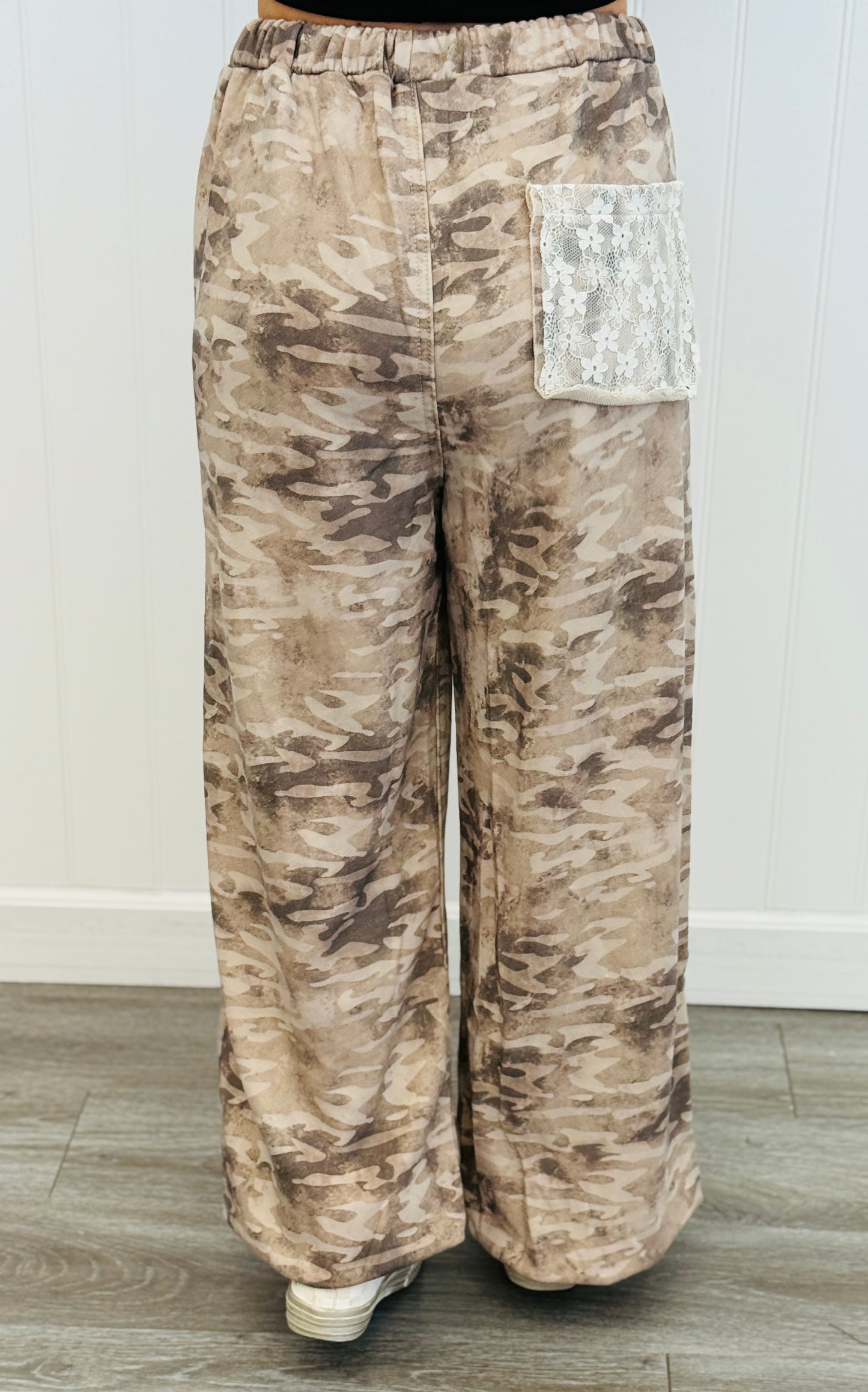 POL Contrast Lace & Woven Patch Pants (Reg.)