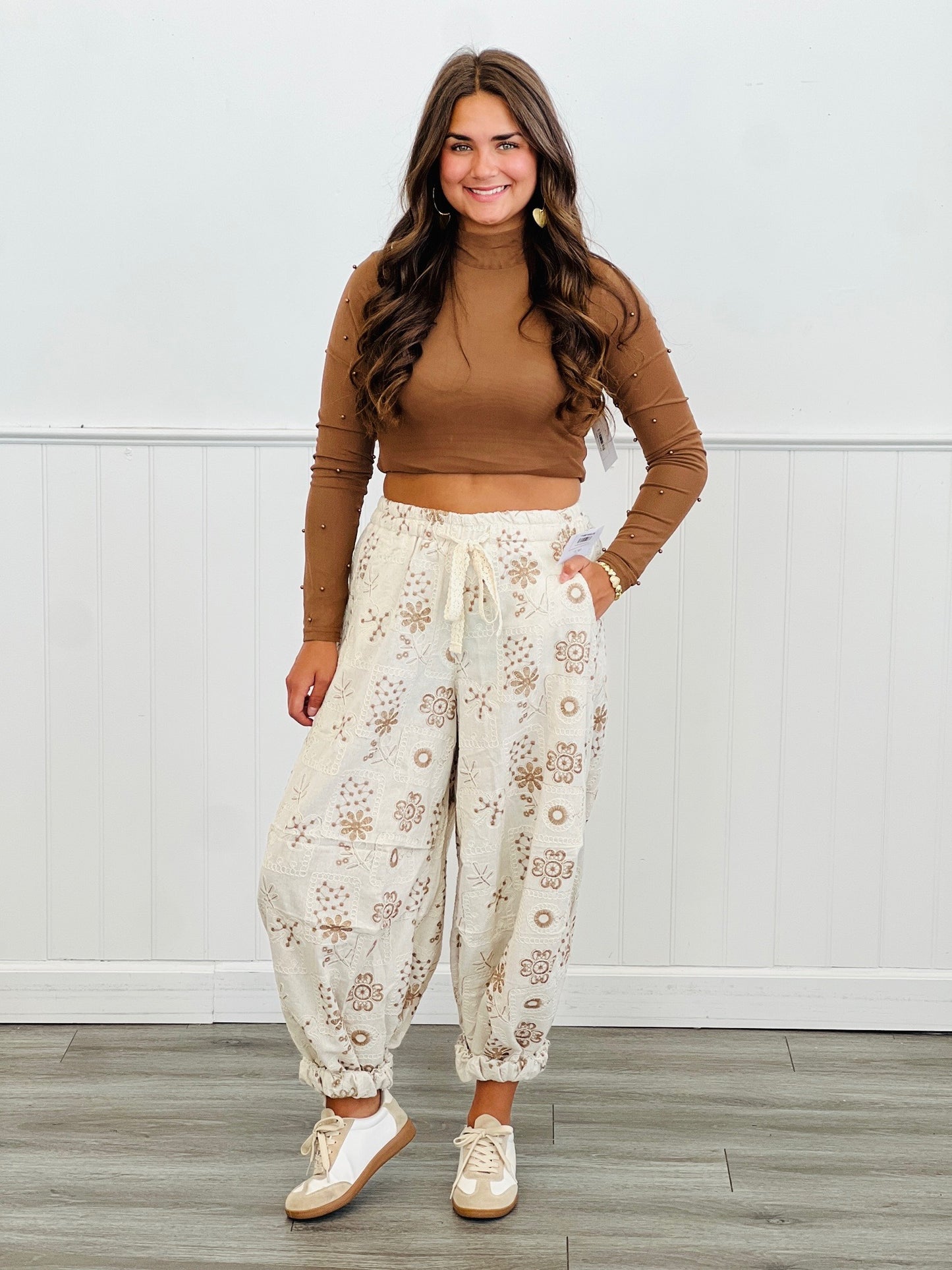POL Natural Floral Embroidered Joggers (Reg.)
