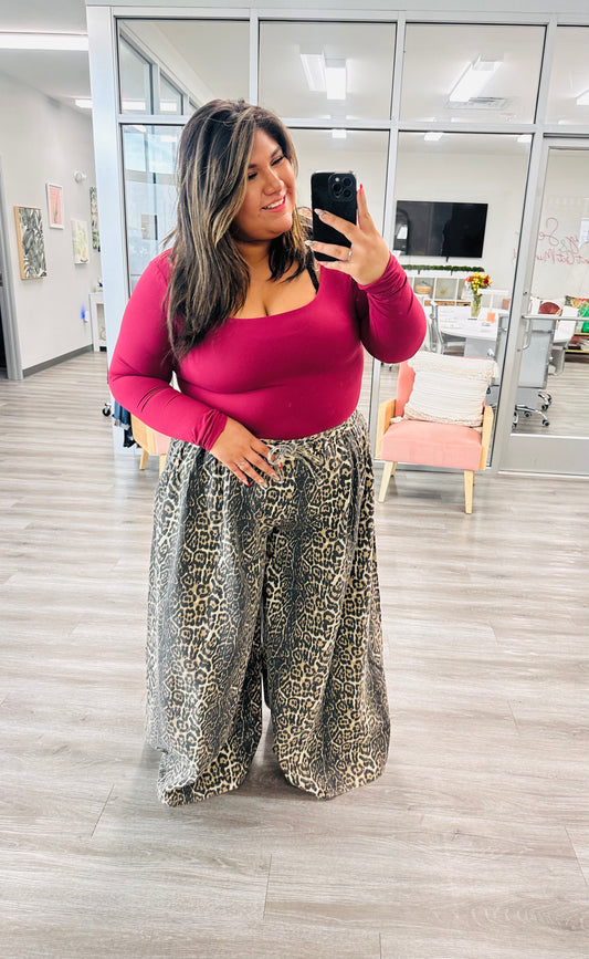 Ultra Wide Leg Leopard Pants (Reg)