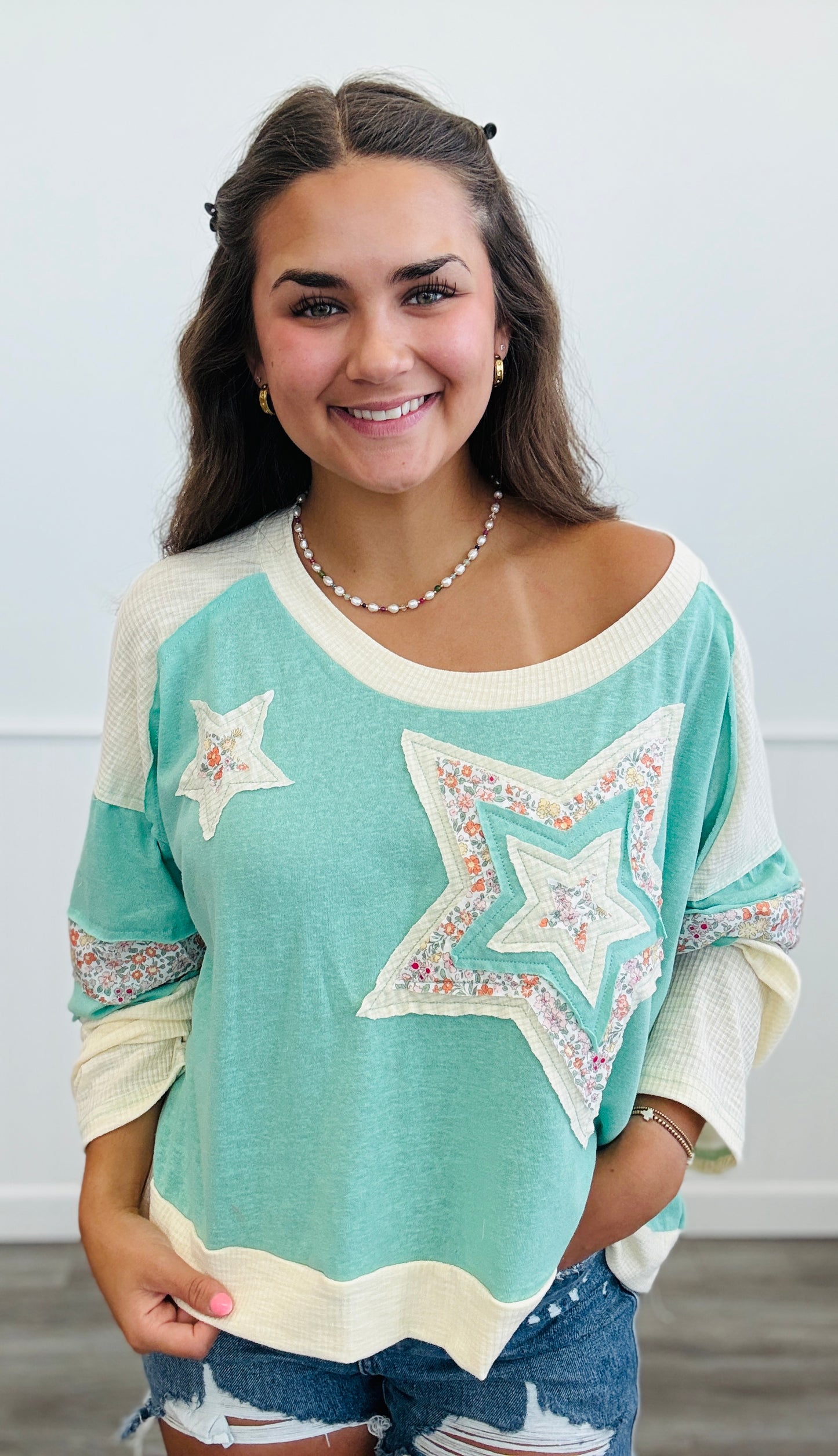 POL Multi Star Patch Contrast Top Remix (Reg.)-4 Colors