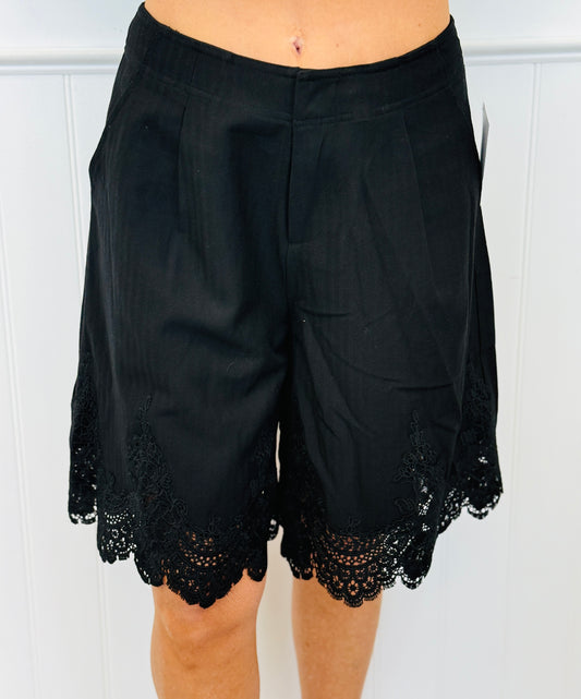 Black Lace Detailed Long Shorts (Reg.)