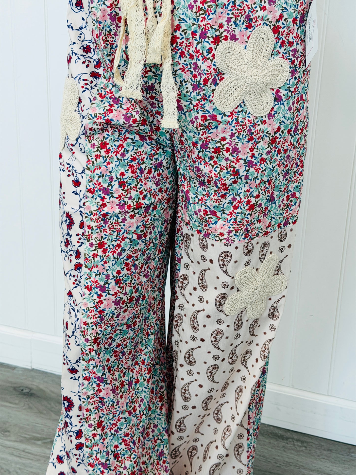 Cream Floral Jogger Pants (Reg & Plus)