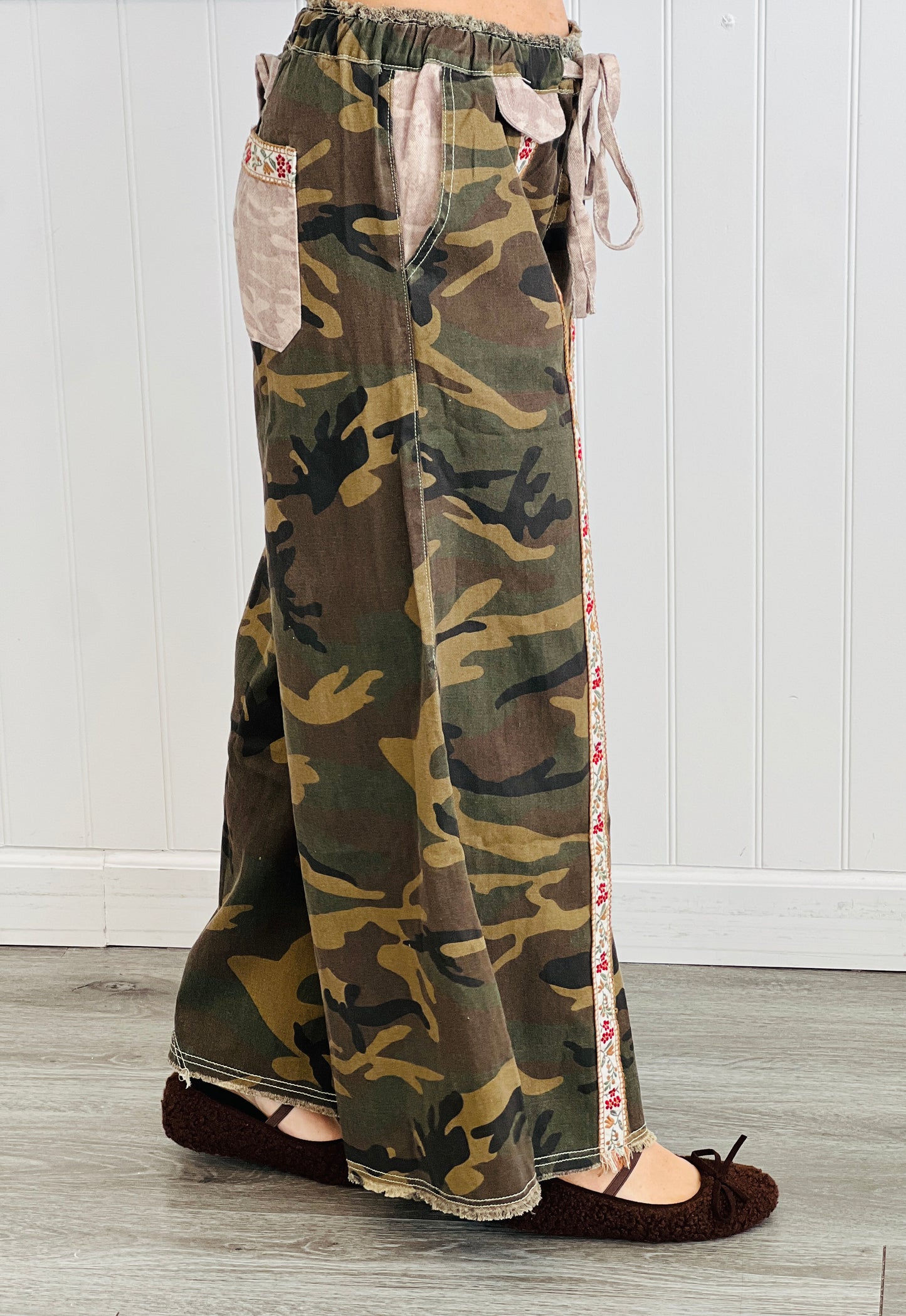 POL Olive Camo Floral Trim Baggy Pants (Reg.)