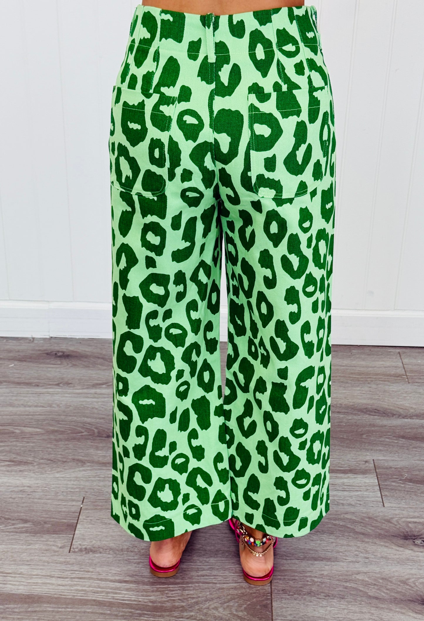 Kelly Green Leopard Cropped Pants (Reg.)
