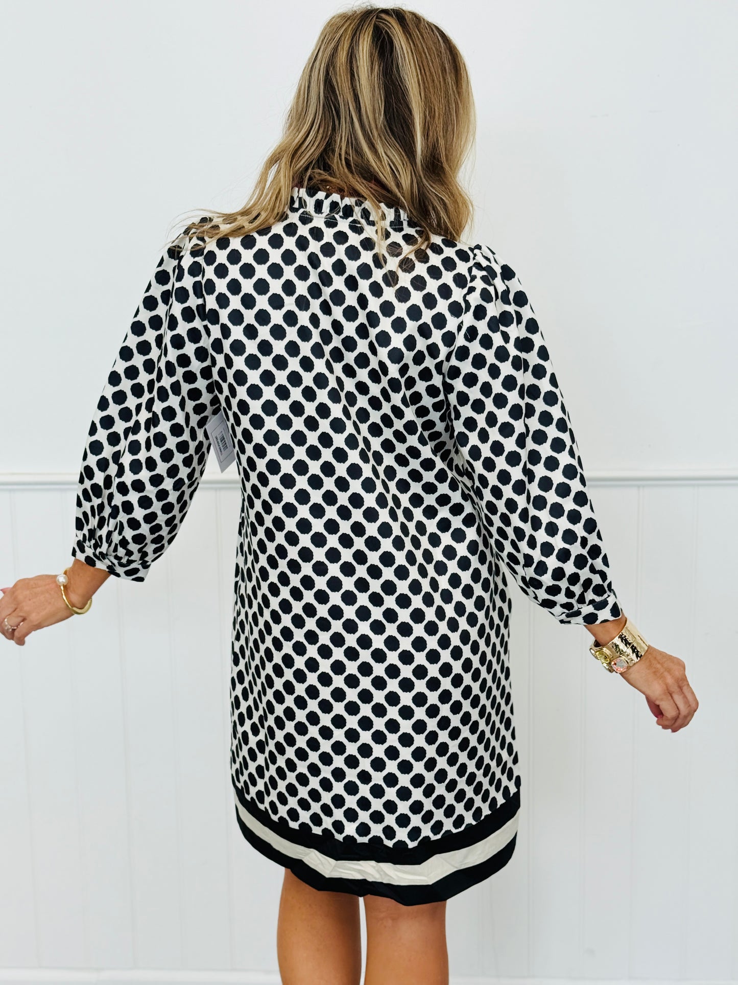 White/Black Polka Dot Knee Length Shift Dress (Reg & Plus)
