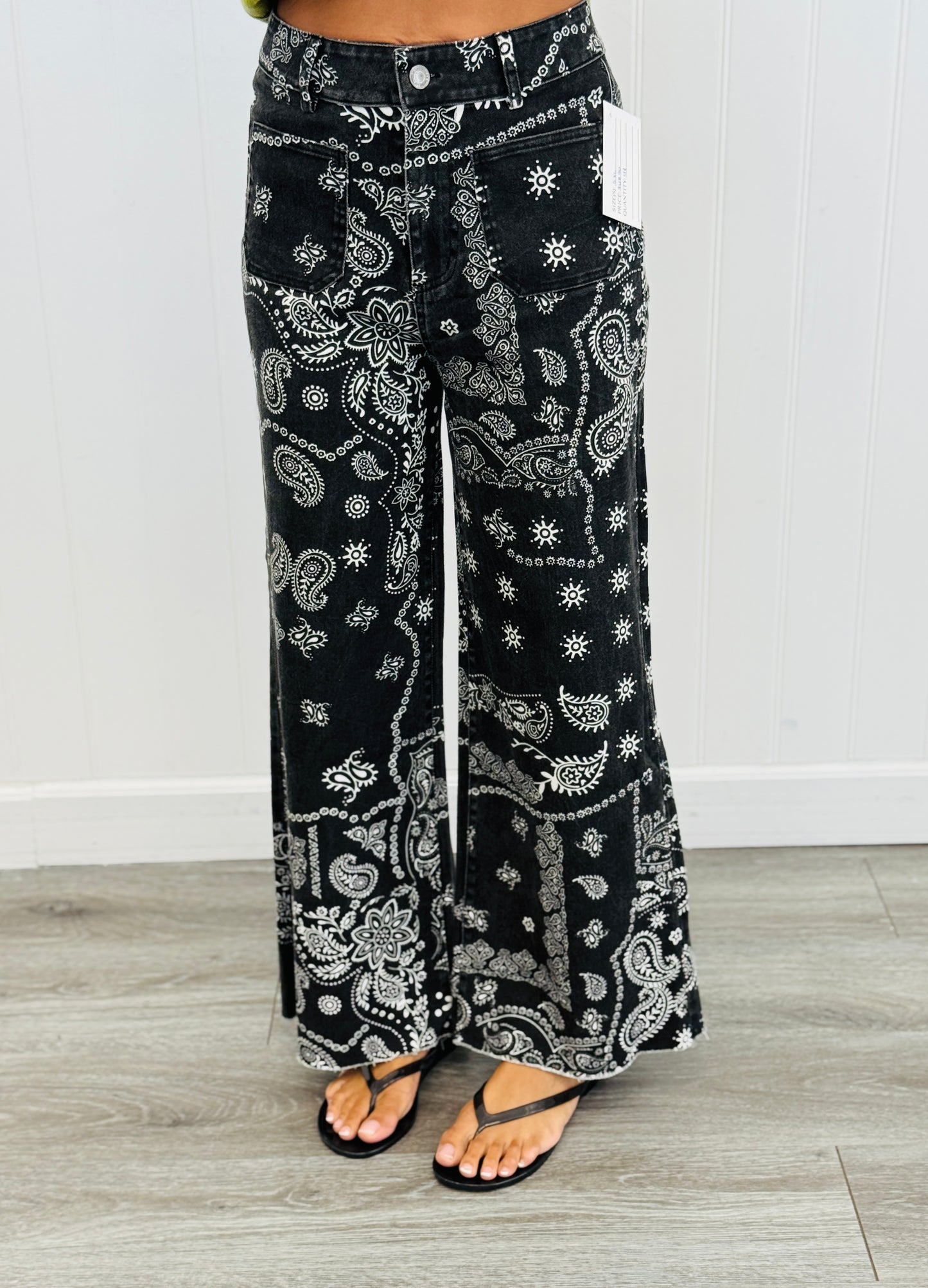 Black Bandana Print Crop Pants (Reg.)