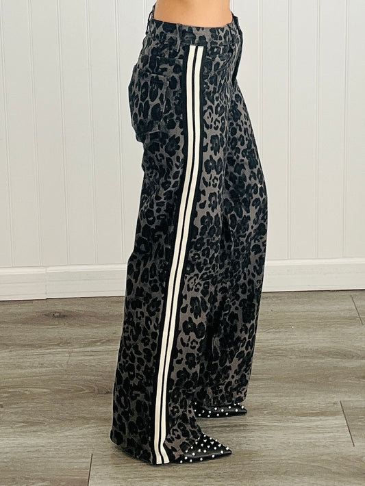 Black Leopard Side Stripe Pants (Reg.)