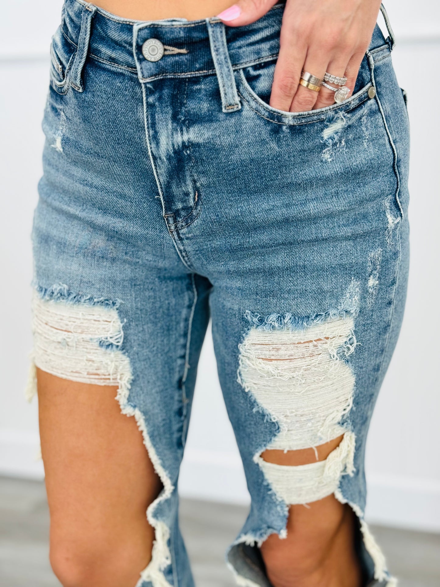 Judy Blue The Bees Knees Distressed Straight Jeans (Reg. and Plus)