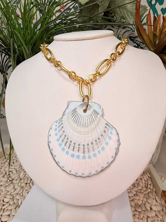 Jennifer Thames - Seashell Necklace in White Sand