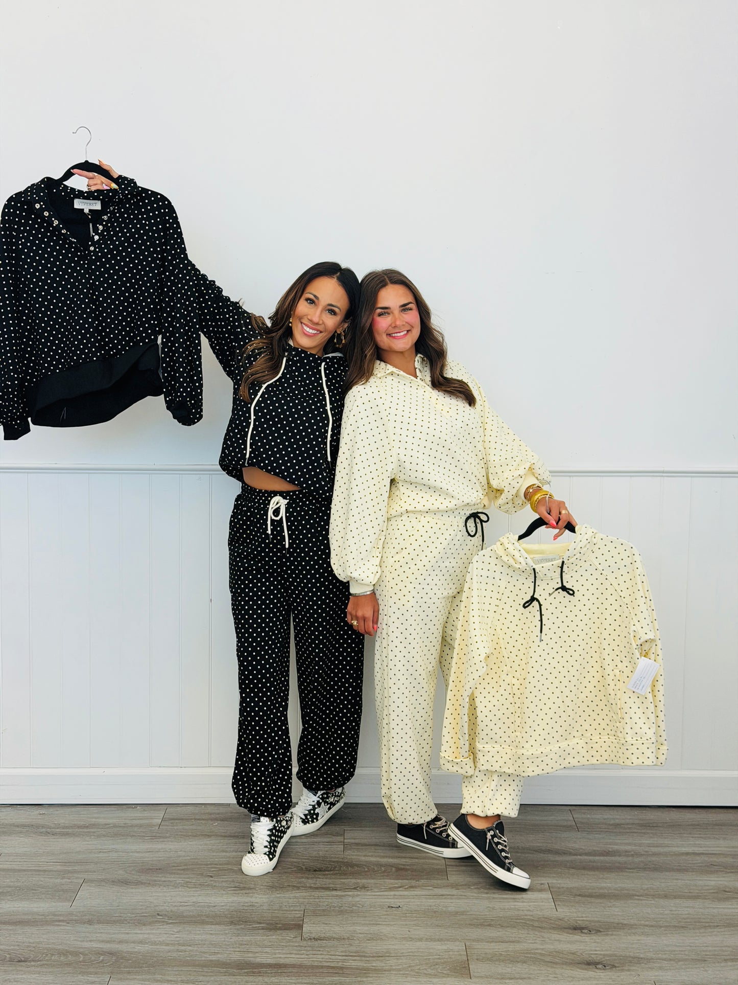 Cozy Micro Polka Dot Sweatshirt (Reg.) - 2 Colors