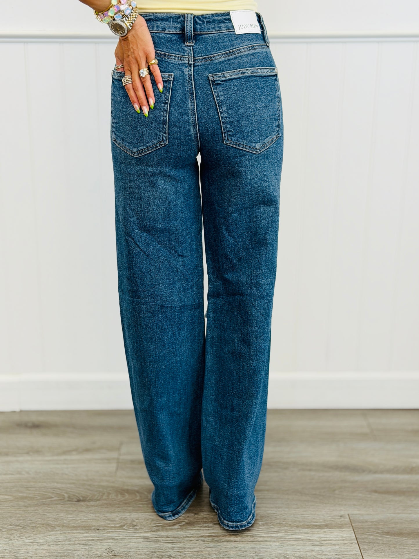 Judy Blue Downtown Darling Rigid Magic Straight Jeans (Reg. and Plus)