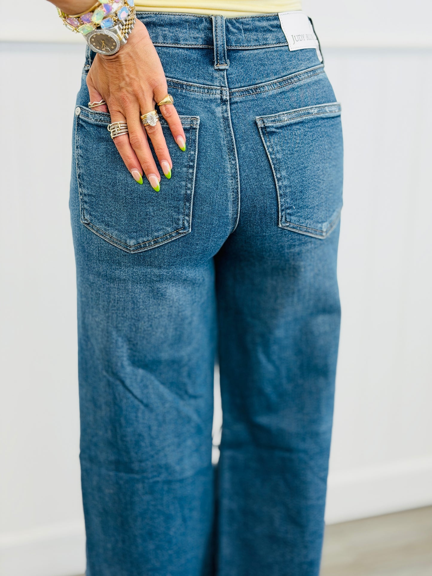 Judy Blue Downtown Darling Rigid Magic Straight Jeans (Reg. and Plus)