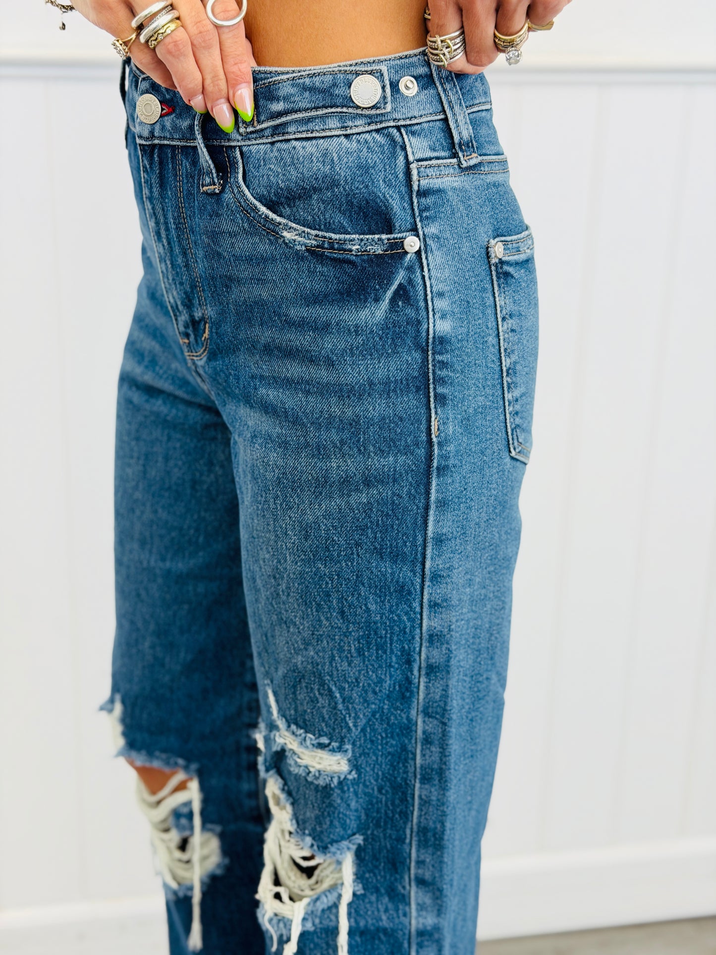 Judy Blue Downtown Darling Rigid Magic Straight Jeans (Reg. and Plus)